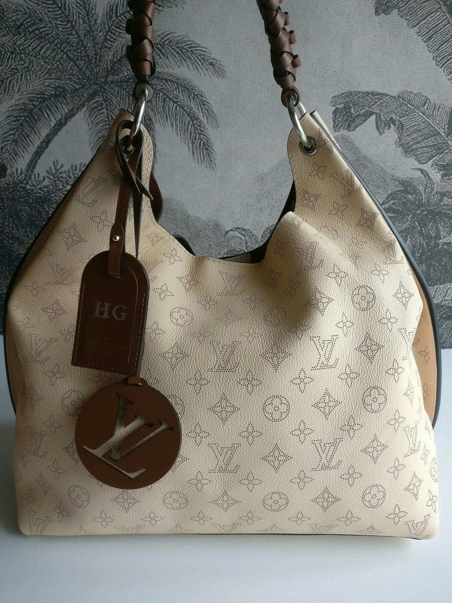 Louis Vuitton Carmel Hobo Creme