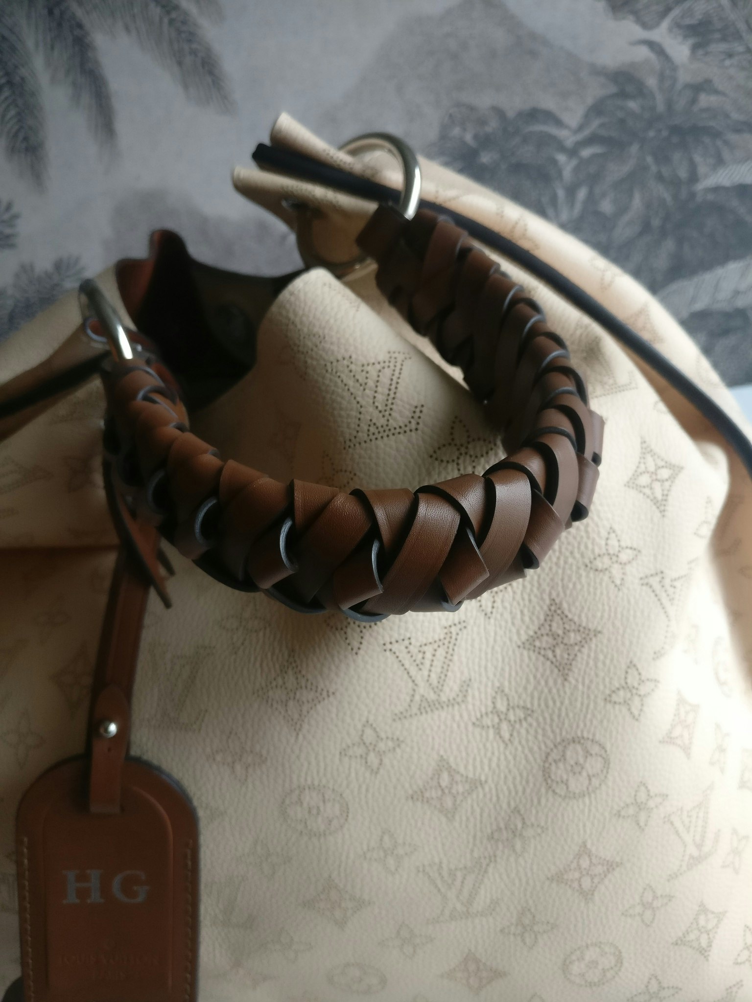 Louis Vuitton Carmel Hobo Creme