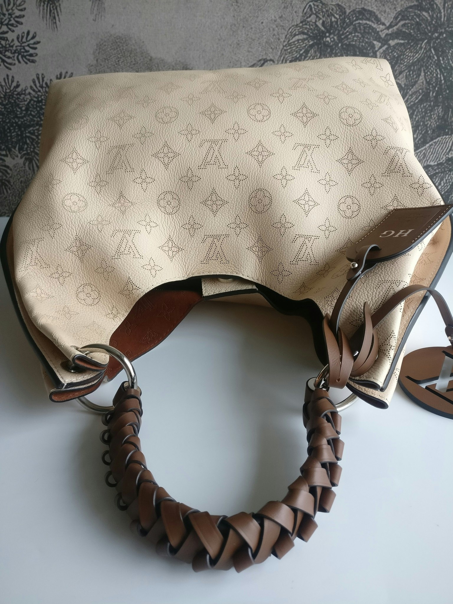 Louis Vuitton Carmel Hobo Creme