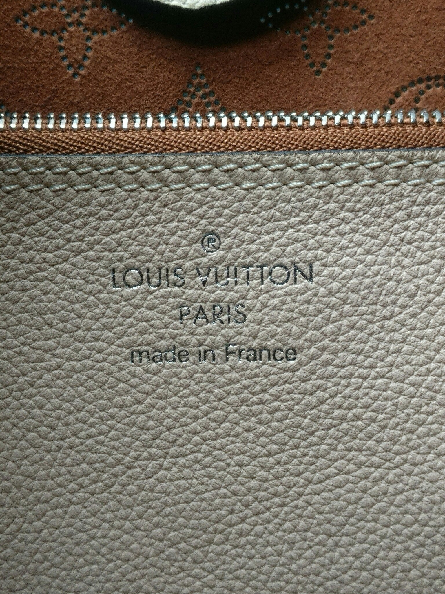 Louis Vuitton Carmel Hobo Creme