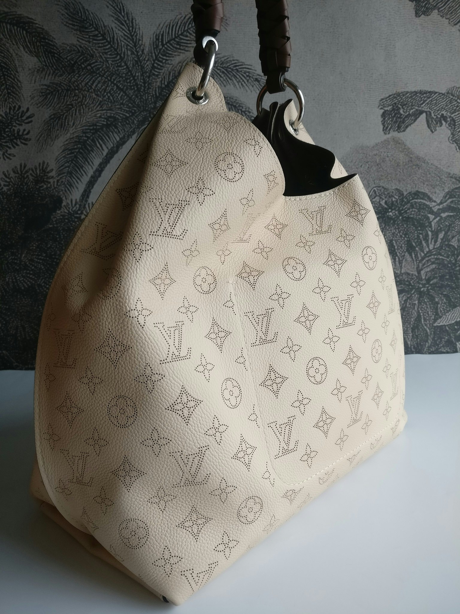 Louis Vuitton Carmel Hobo Creme