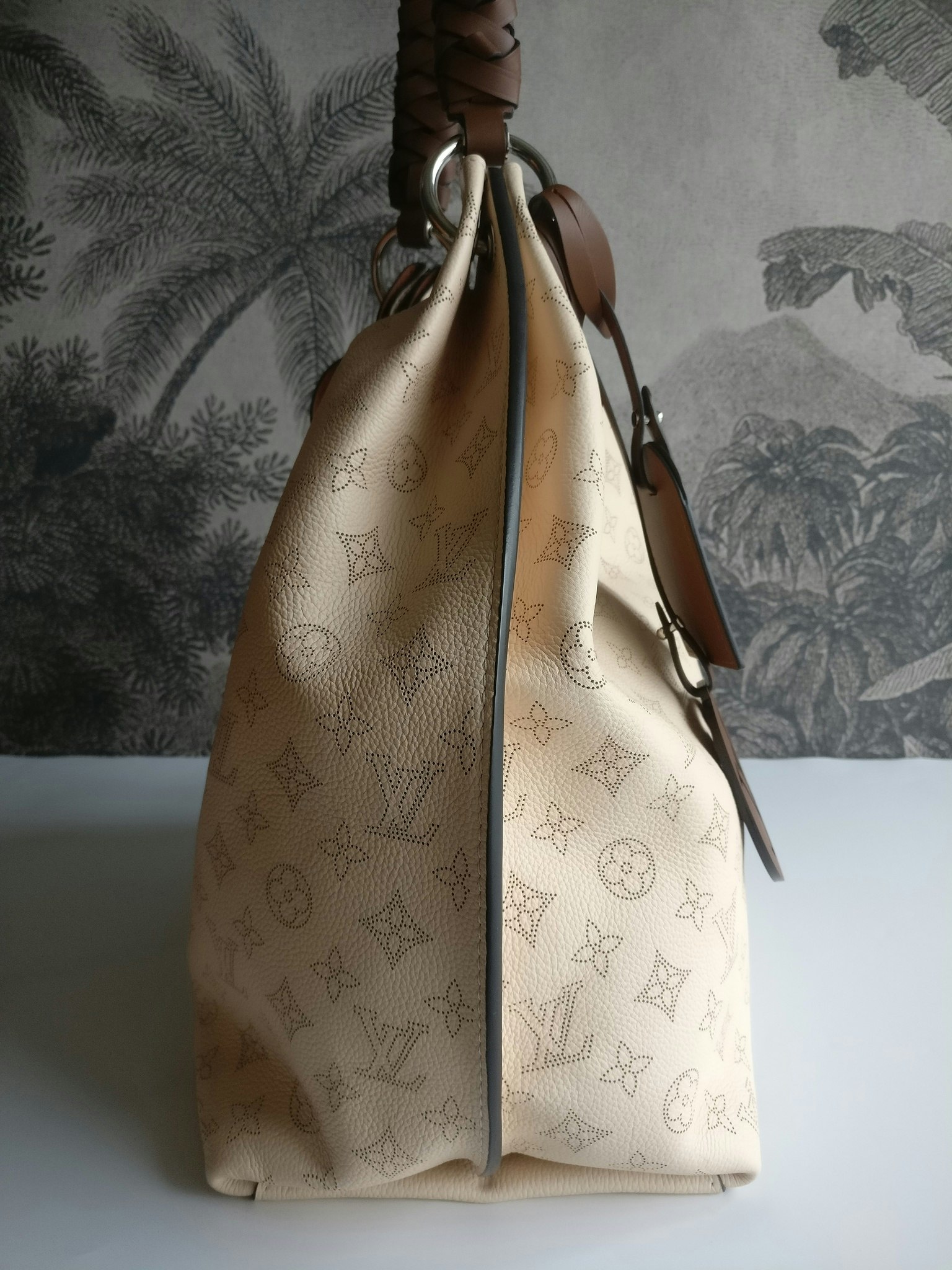 Louis Vuitton Carmel Hobo Creme