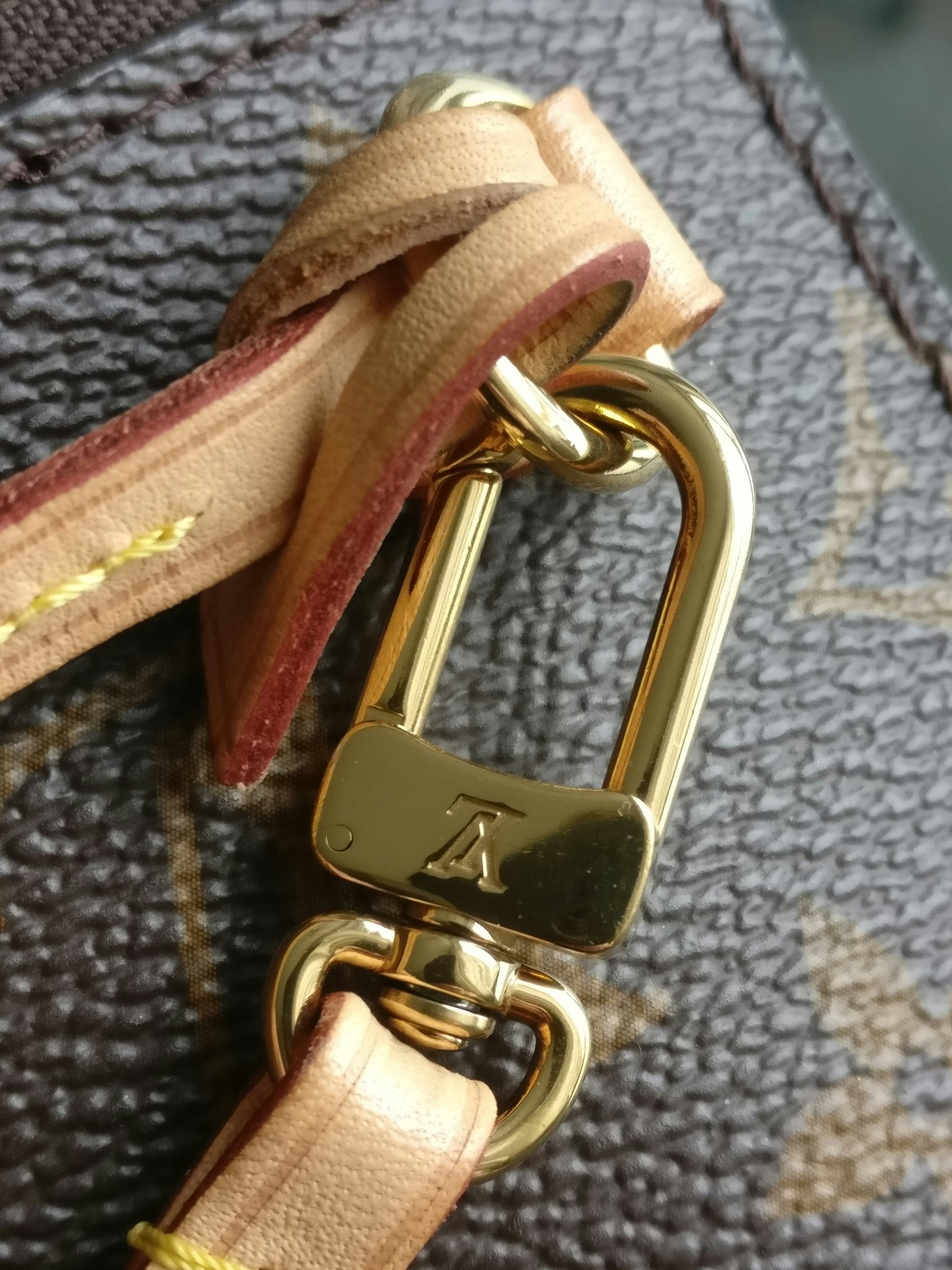 Louis Vuitton Neverfull MM pochette