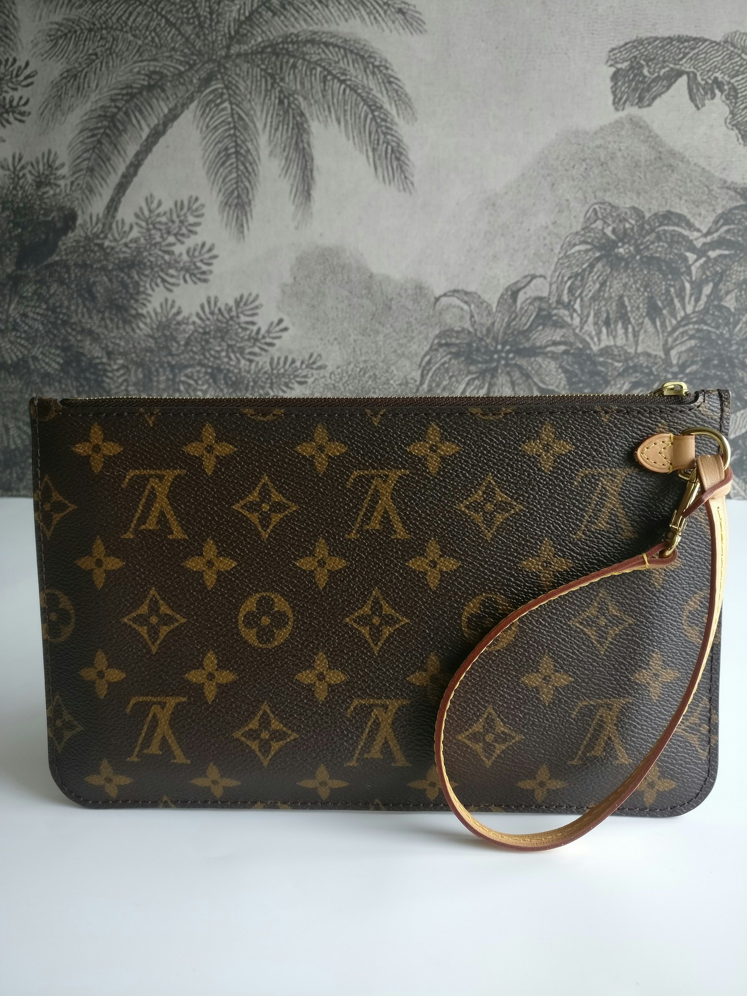 Louis Vuitton Neverfull MM pochette