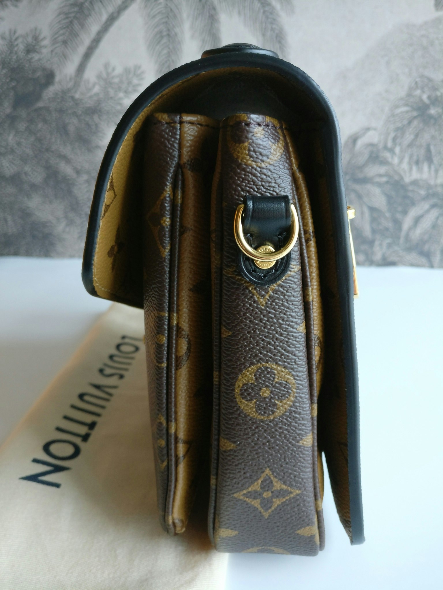 Louis Vuitton Pochette Metis Reverse Monogram