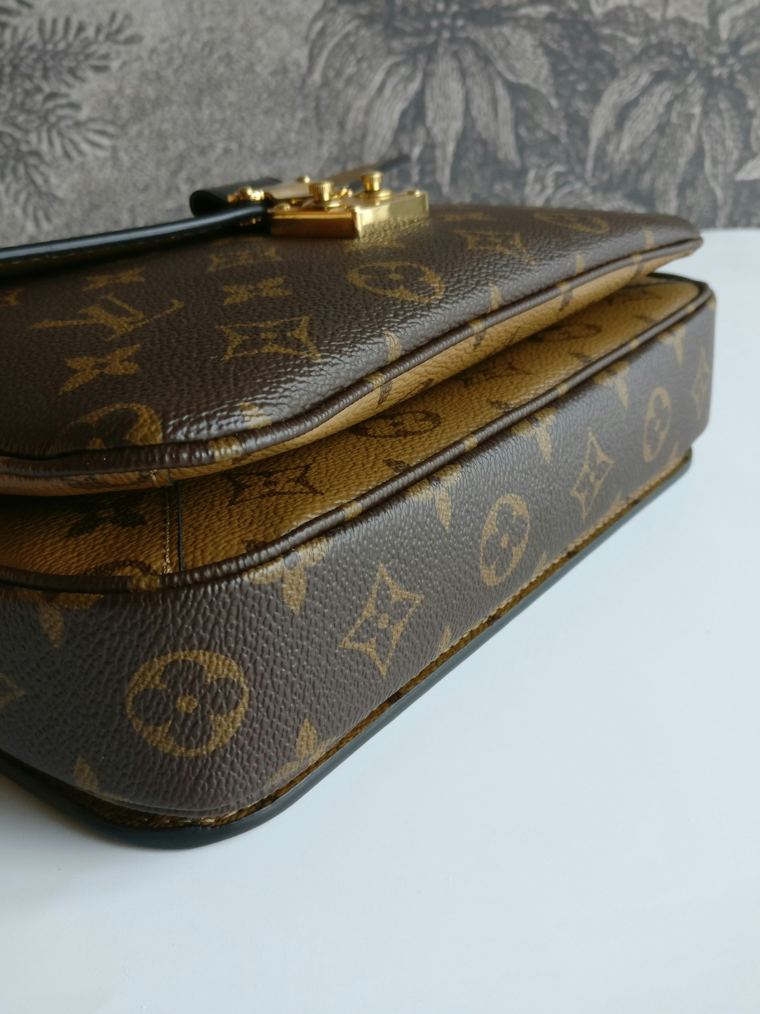 Louis Vuitton Pochette Metis Reverse Monogram