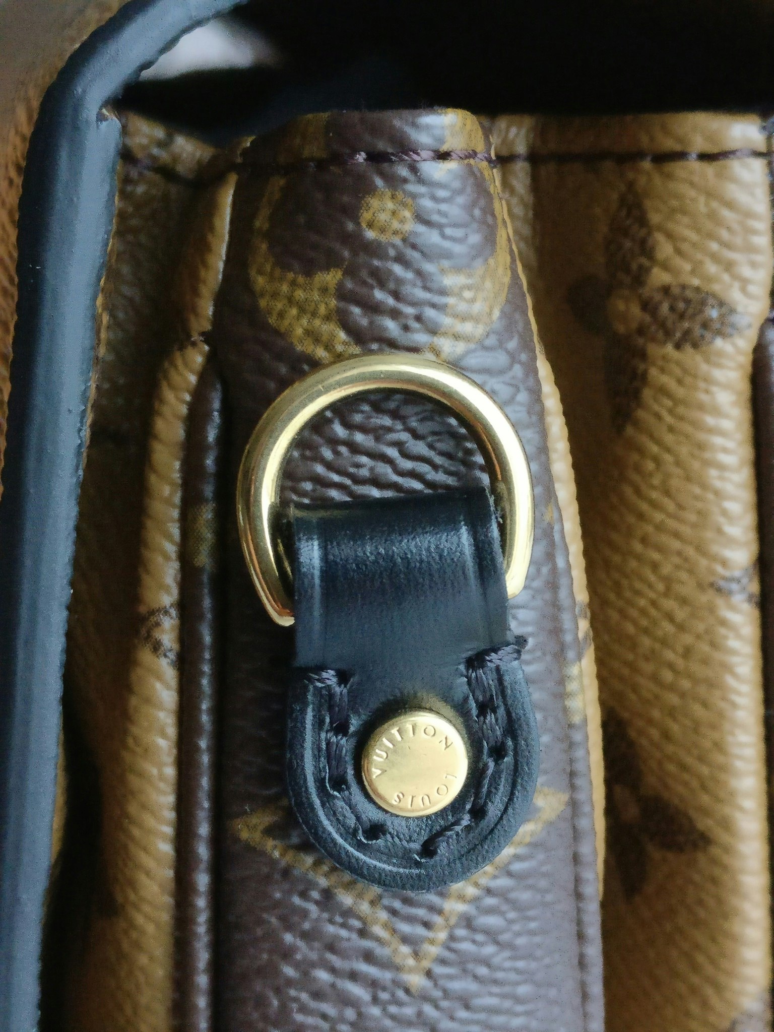 Louis Vuitton Pochette Metis Reverse Monogram