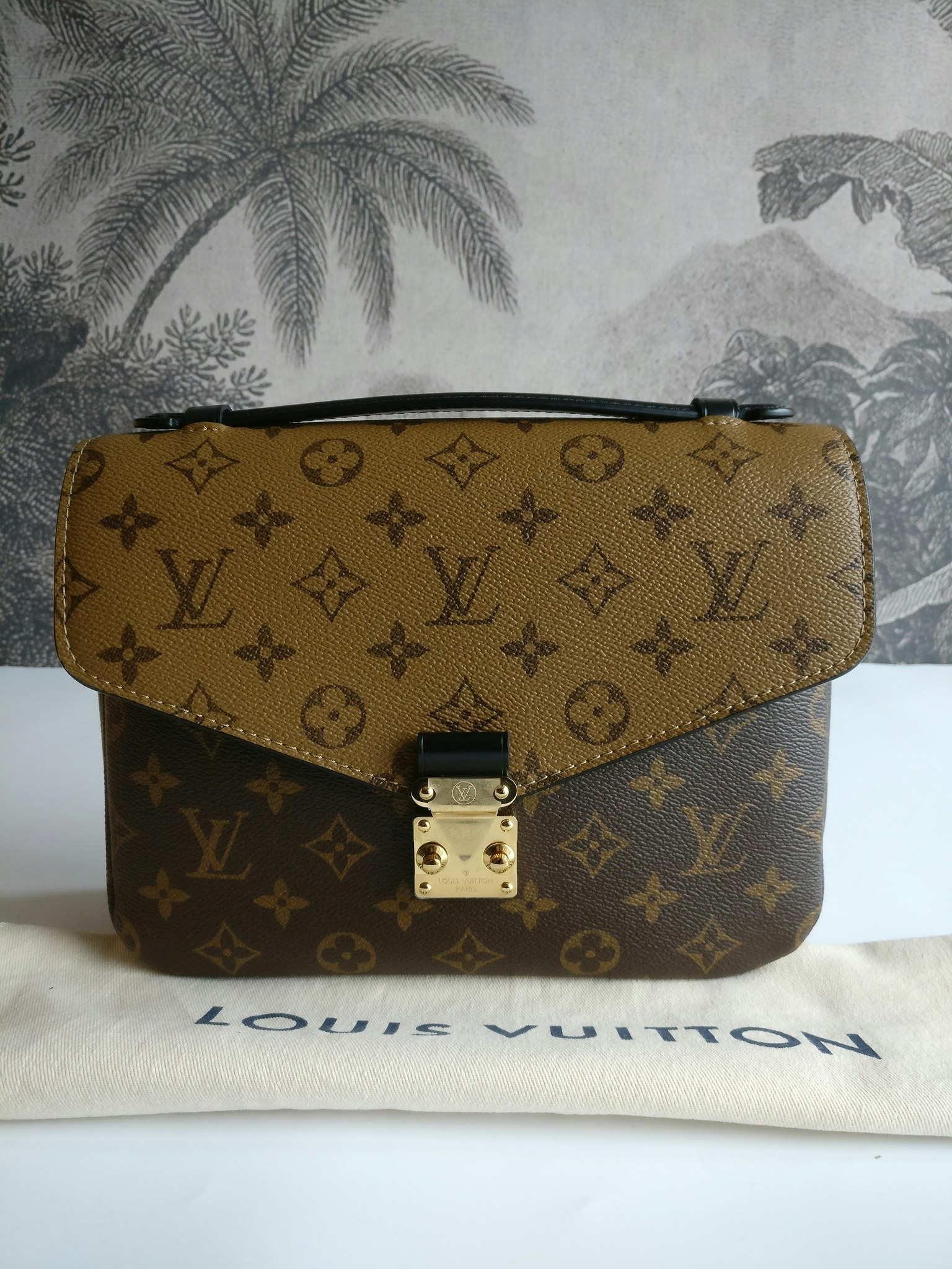 Louis Vuitton Pochette Metis Reverse Monogram