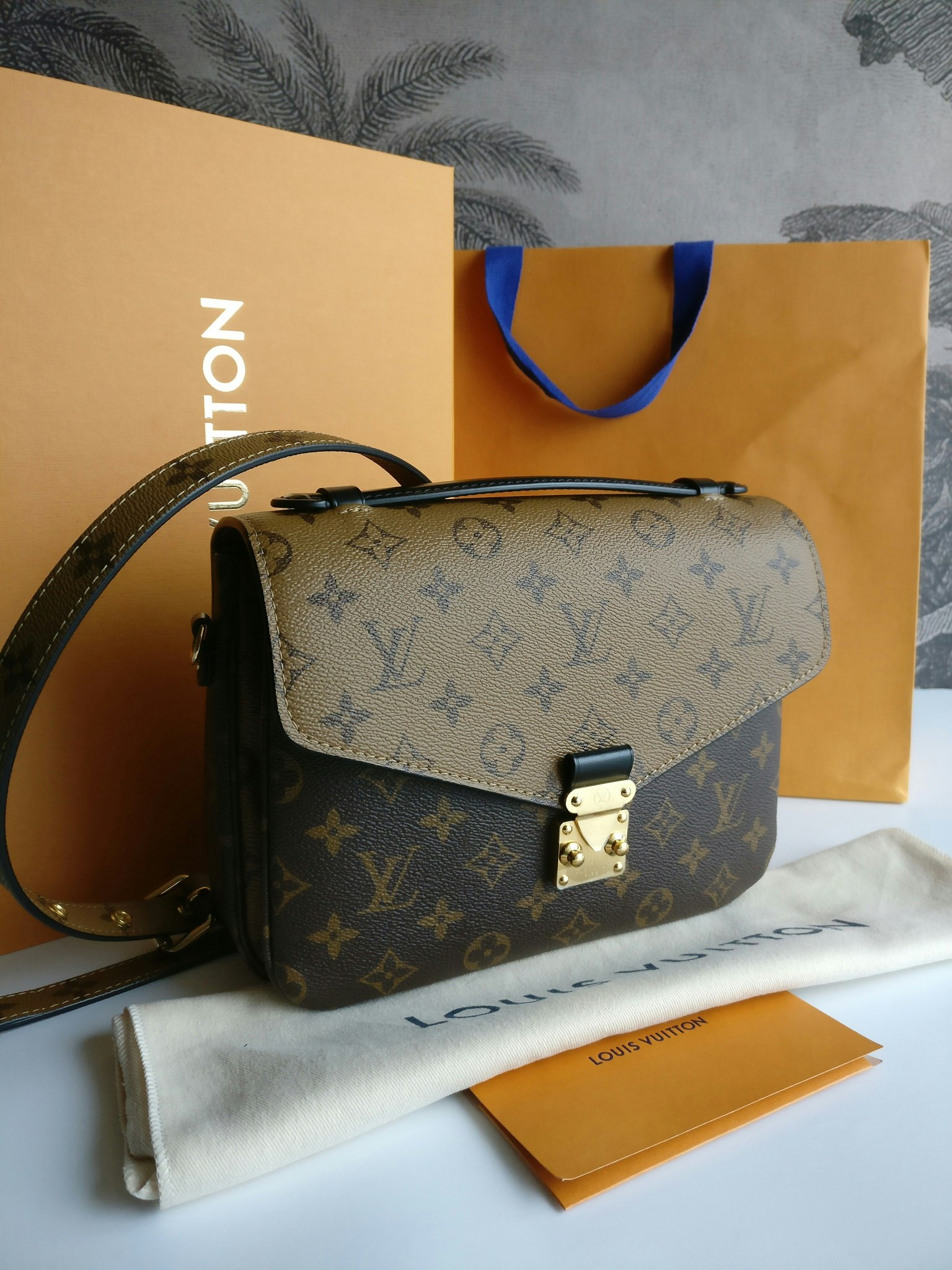 Louis Vuitton Pochette Metis Reverse Monogram