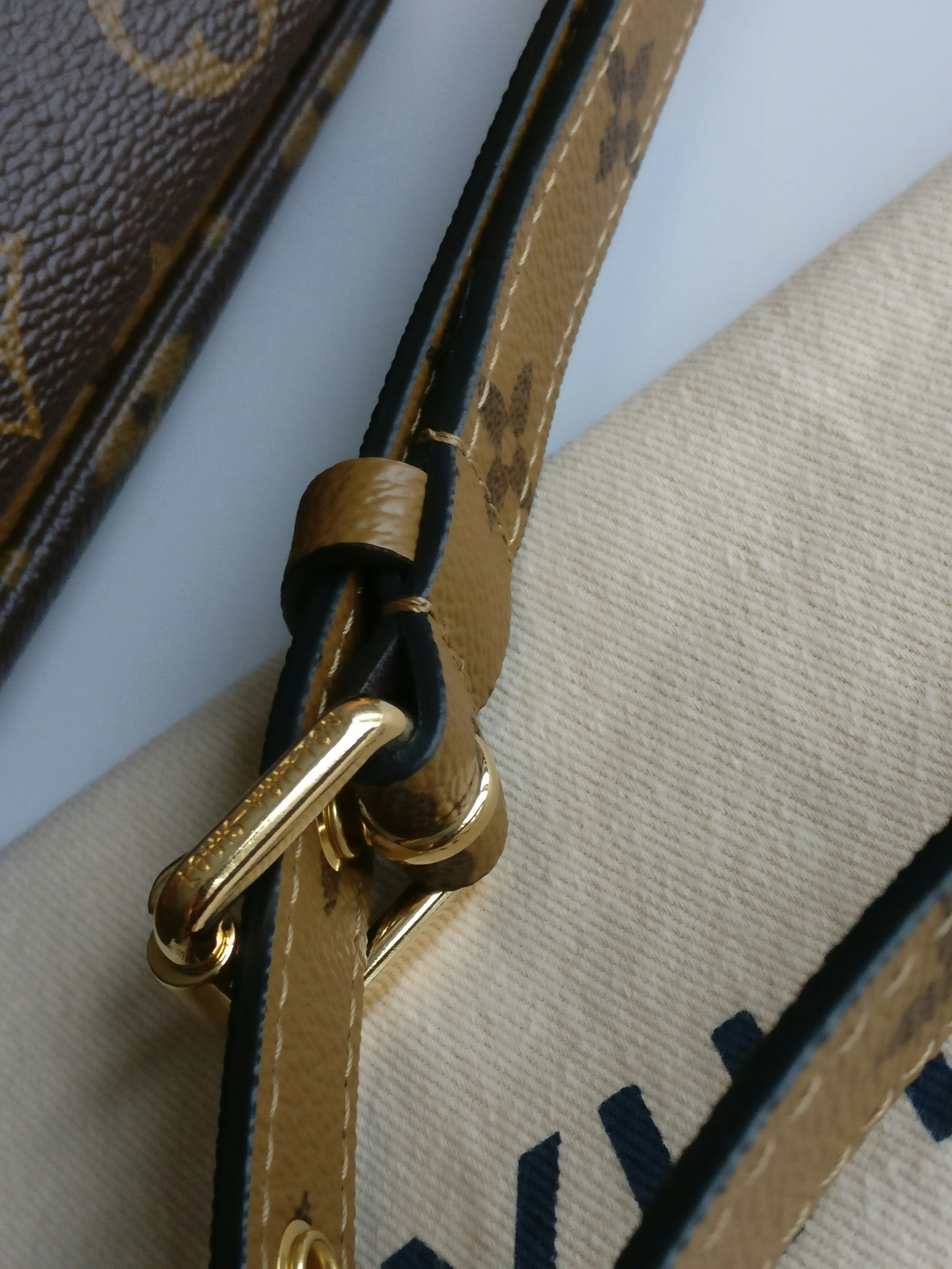 Louis Vuitton Pochette Metis Reverse Monogram