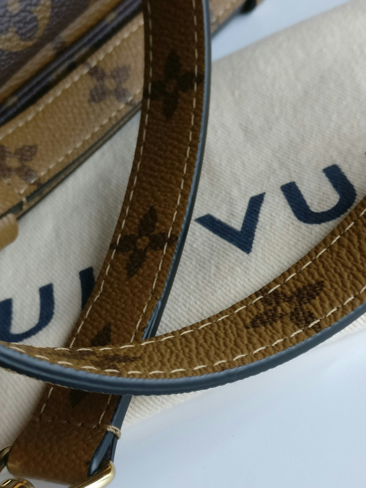 Louis Vuitton Pochette Metis Reverse Monogram