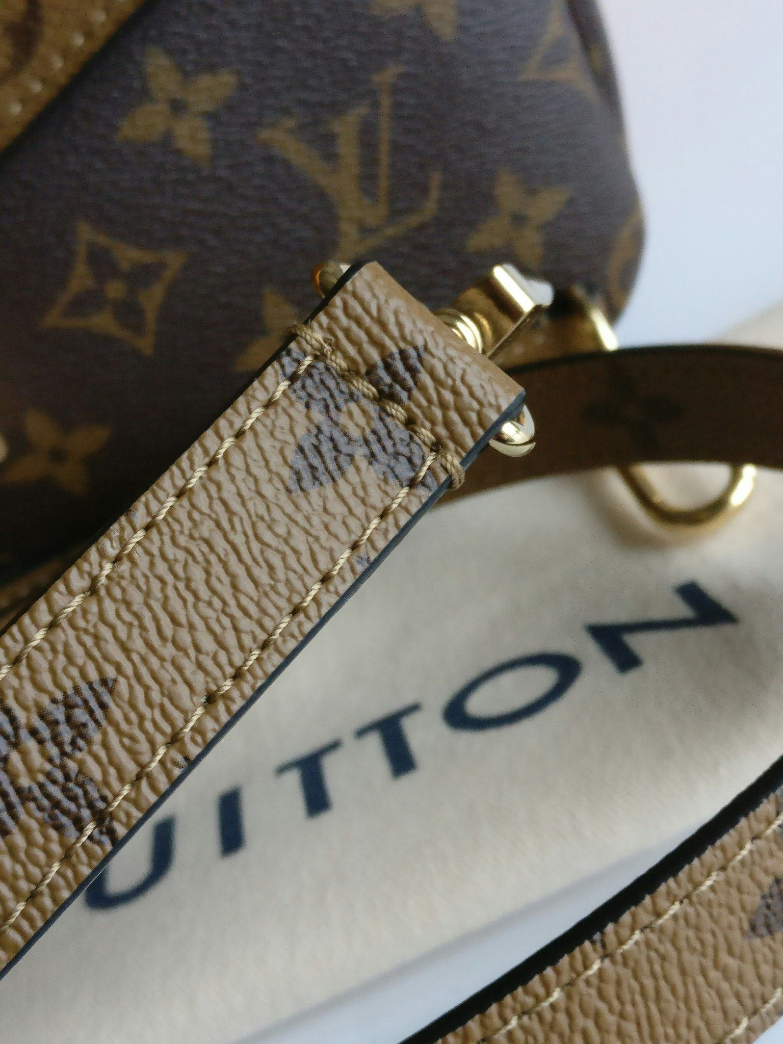 Louis Vuitton Pochette Metis Reverse Monogram