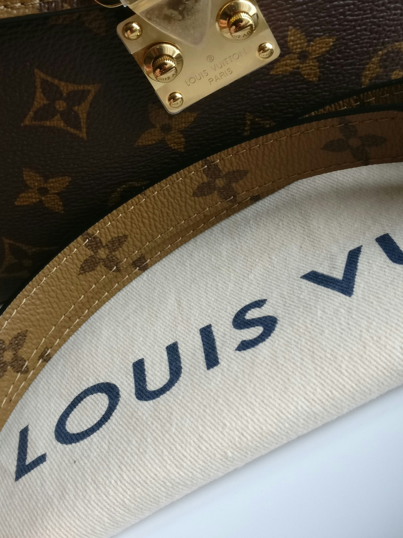 Louis Vuitton Pochette Metis Reverse Monogram