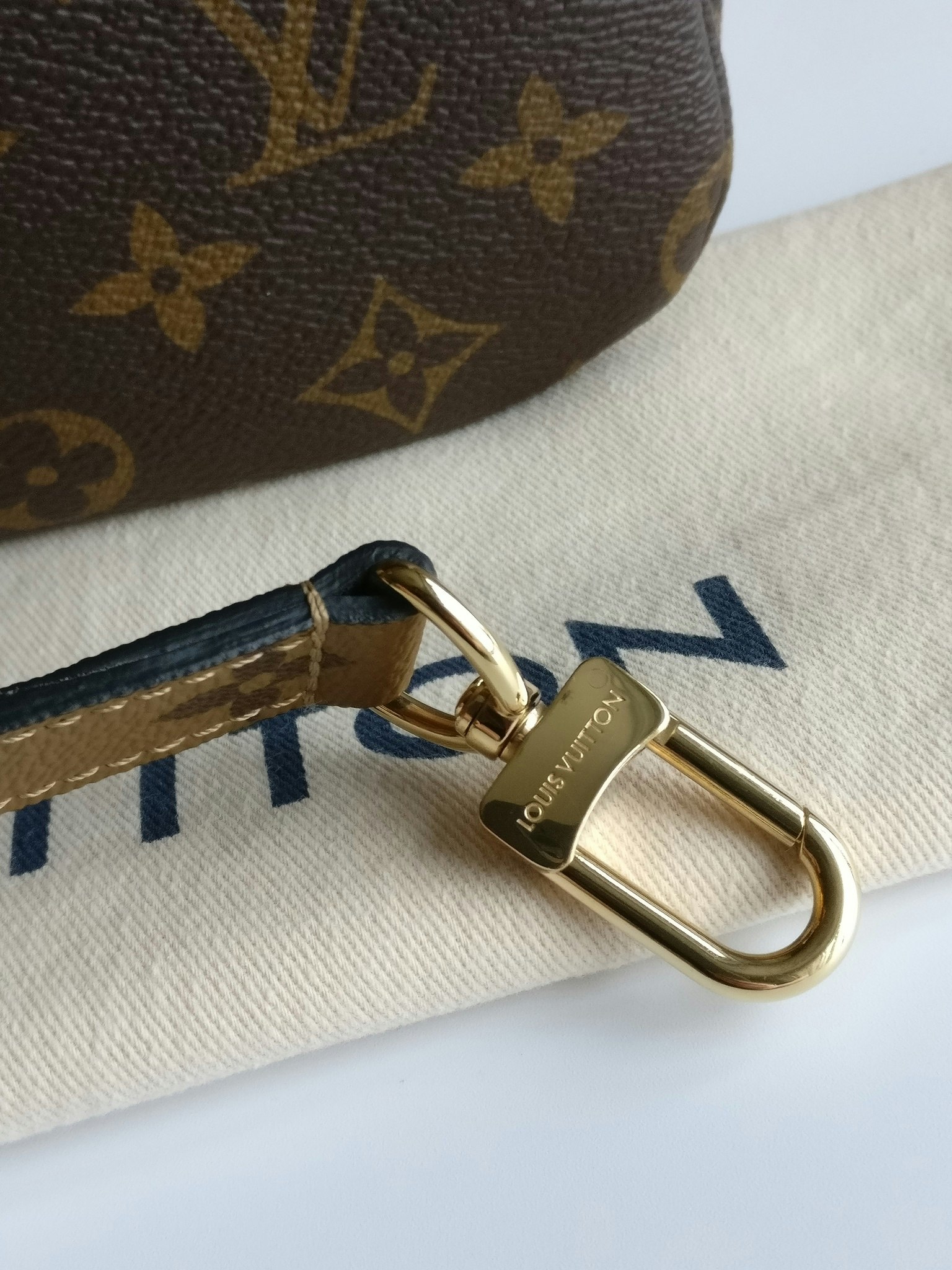 Louis Vuitton Pochette Metis Reverse Monogram