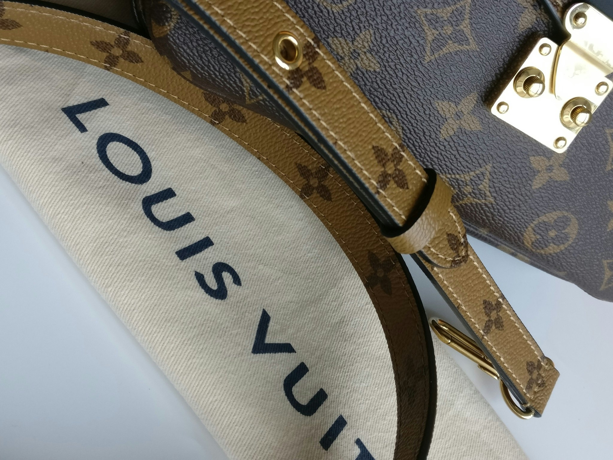 Louis Vuitton Pochette Metis Reverse Monogram