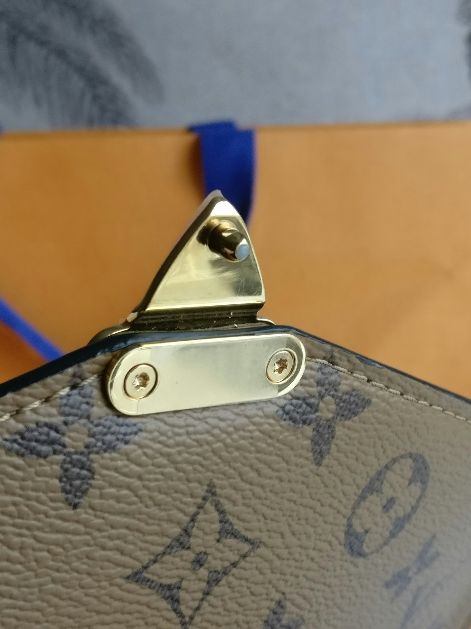 Louis Vuitton Pochette Metis Reverse Monogram