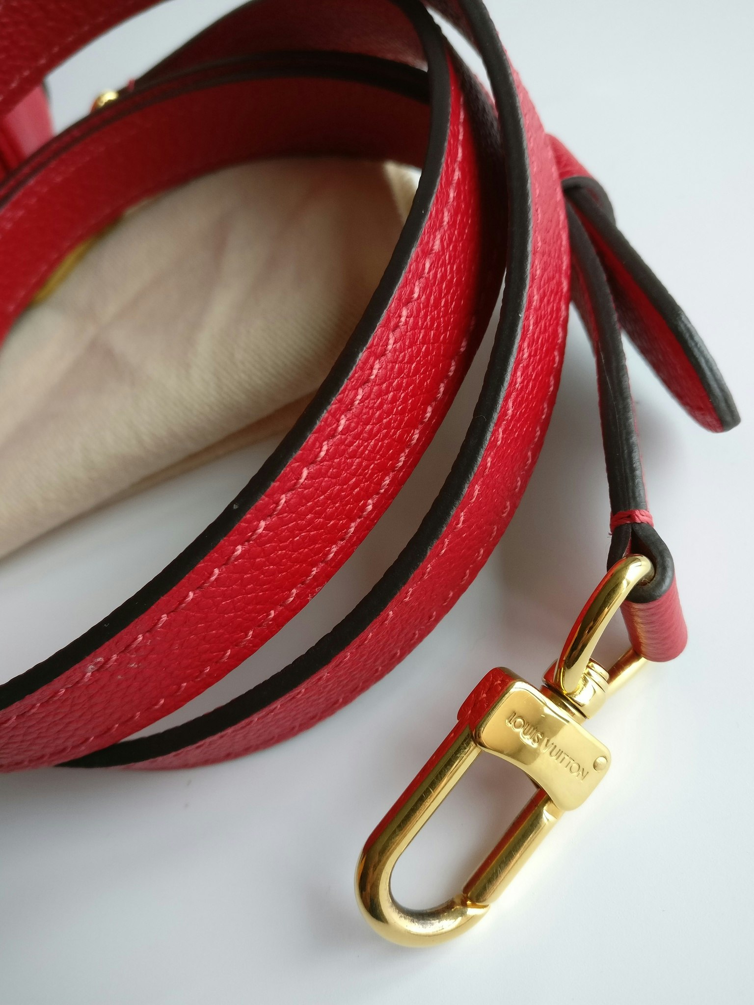 Louis Vuitton Pochette Metis Scarlet Red