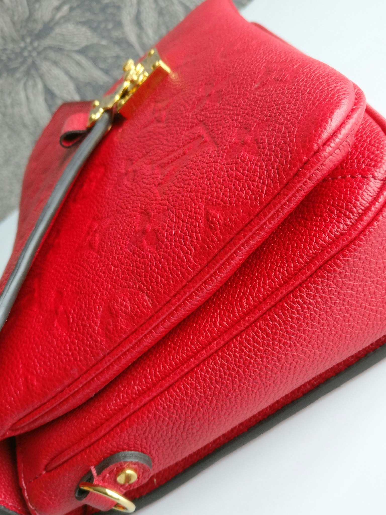 Louis Vuitton Pochette Metis Scarlet Red