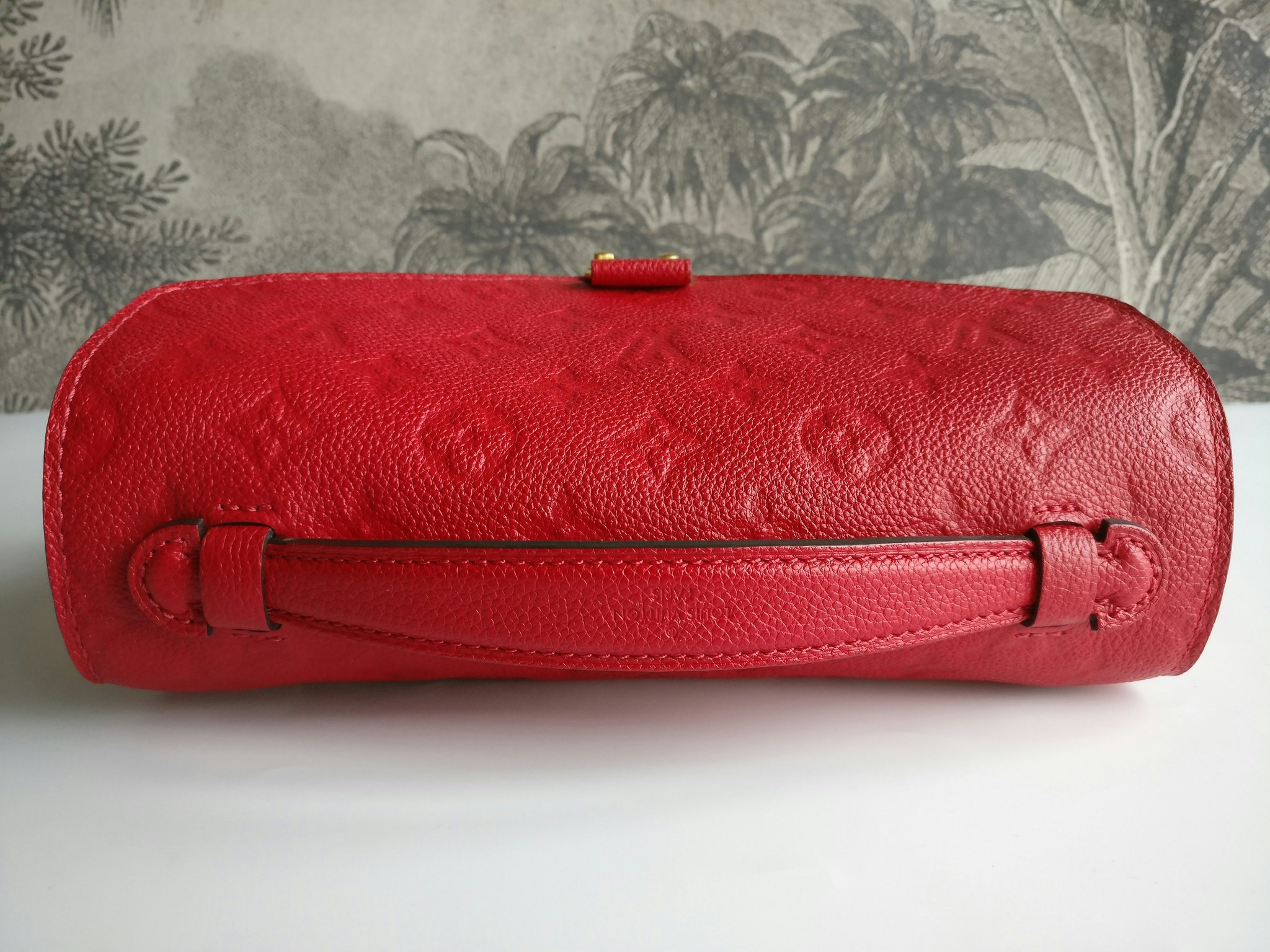 Louis Vuitton Pochette Metis Scarlet Red Good or Bag