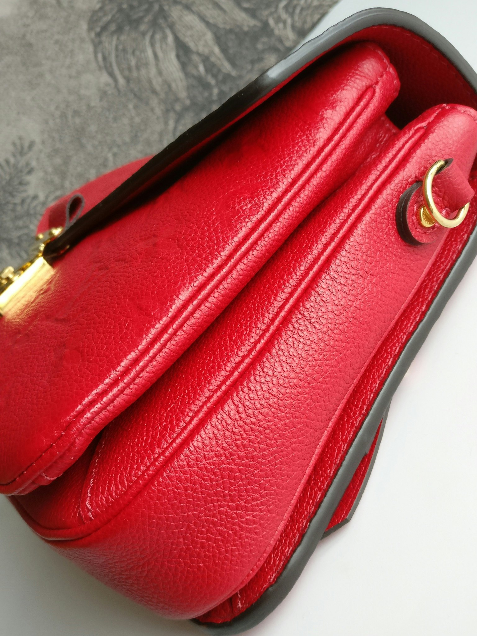 Louis Vuitton Pochette Metis Scarlet Red