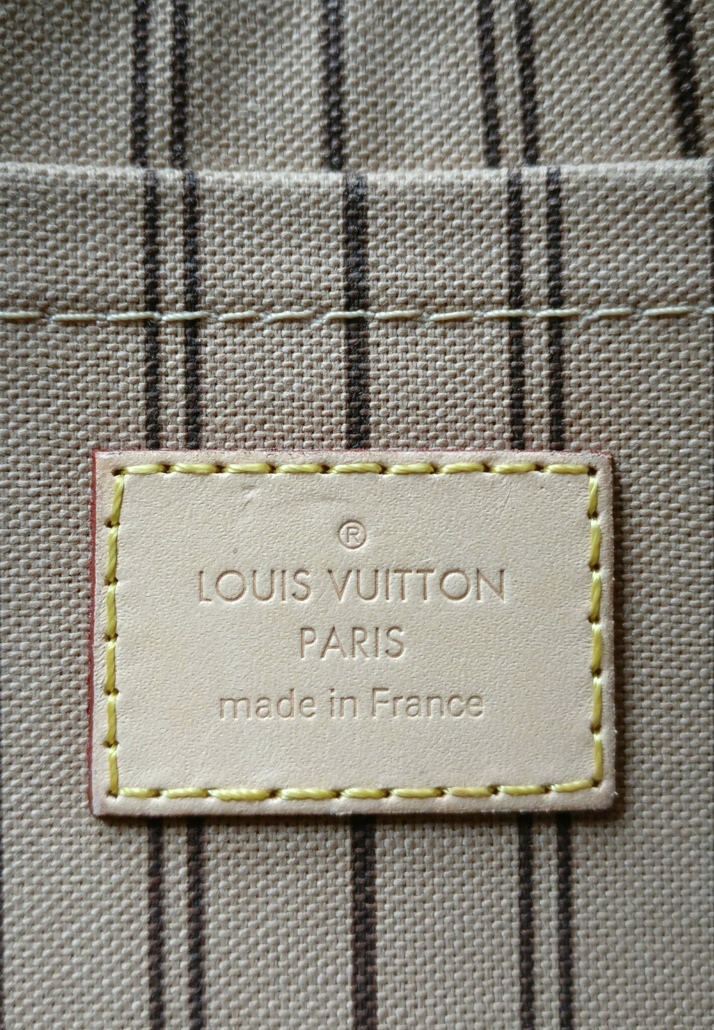 Louis Vuitton Neverfull MM pouch