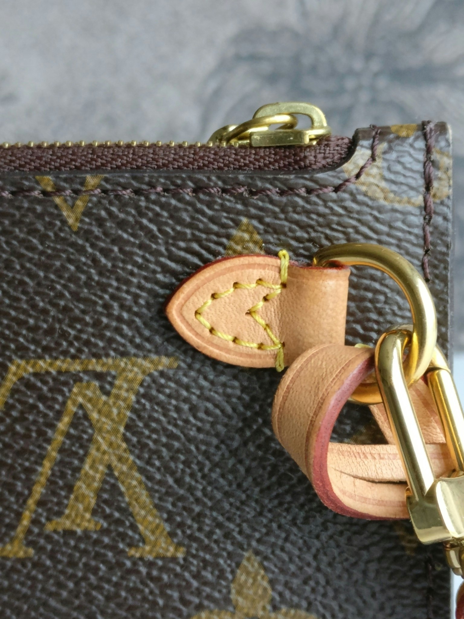 Louis Vuitton Neverfull MM pouch