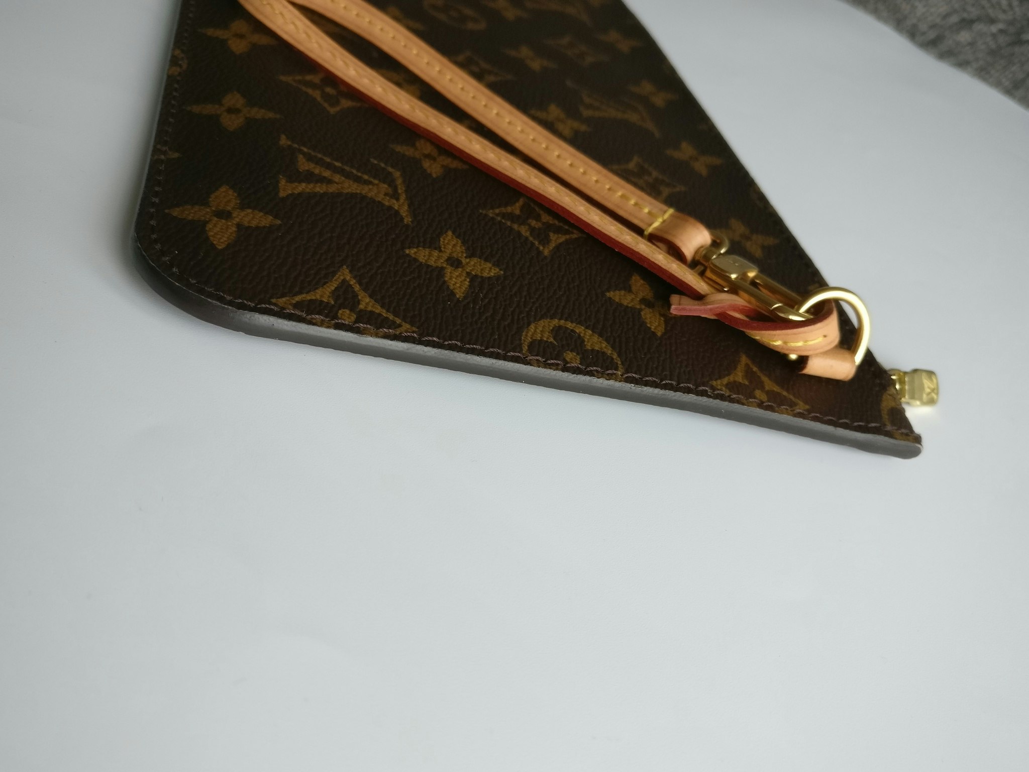 Louis Vuitton Neverfull MM pouch