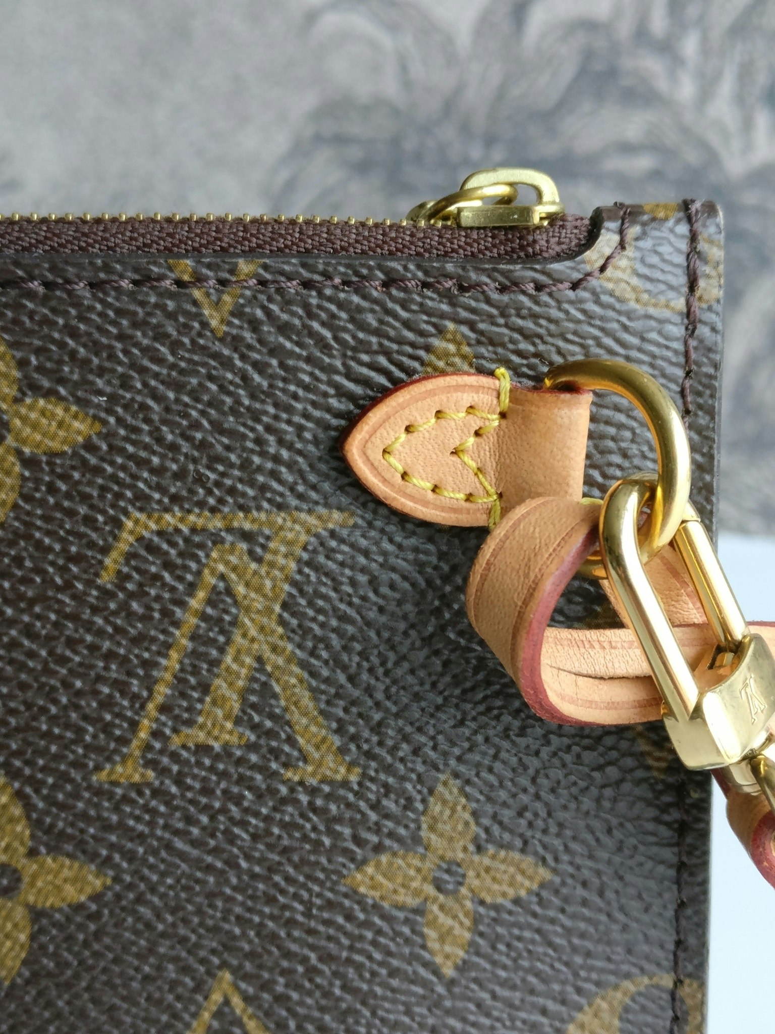 Louis Vuitton Neverfull MM pouch