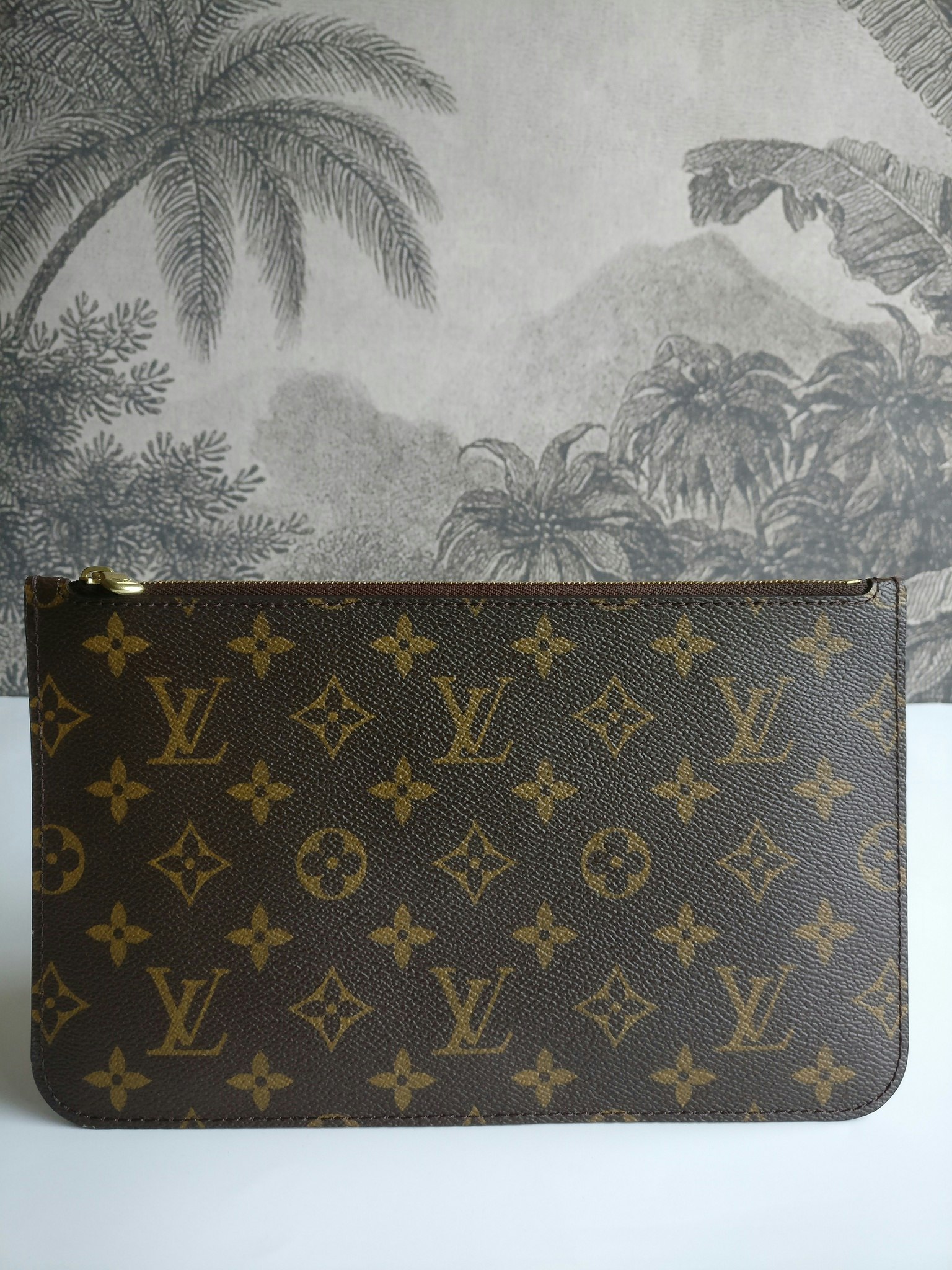 Louis Vuitton Neverfull MM pouch