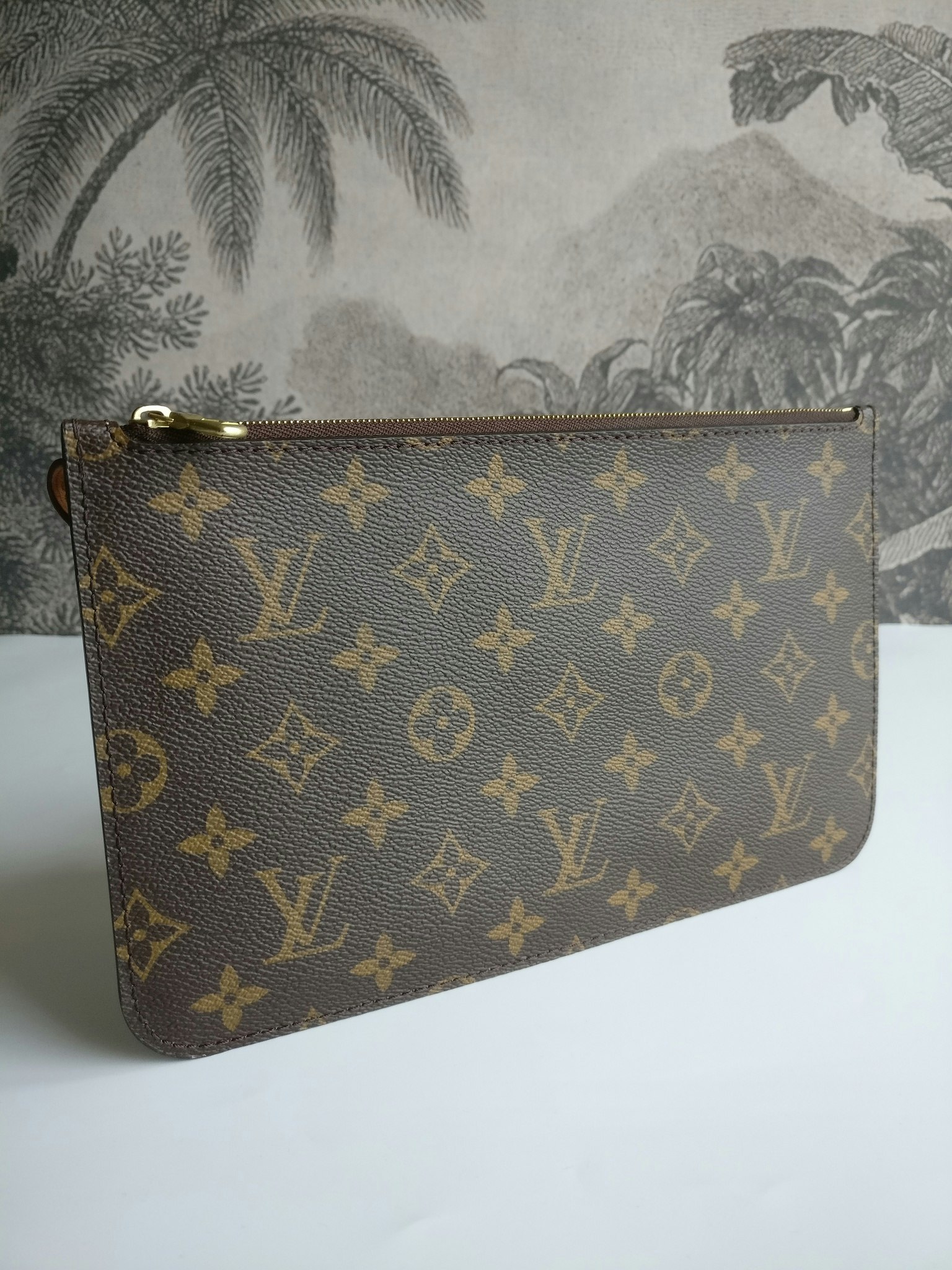 Louis Vuitton Neverfull MM pouch