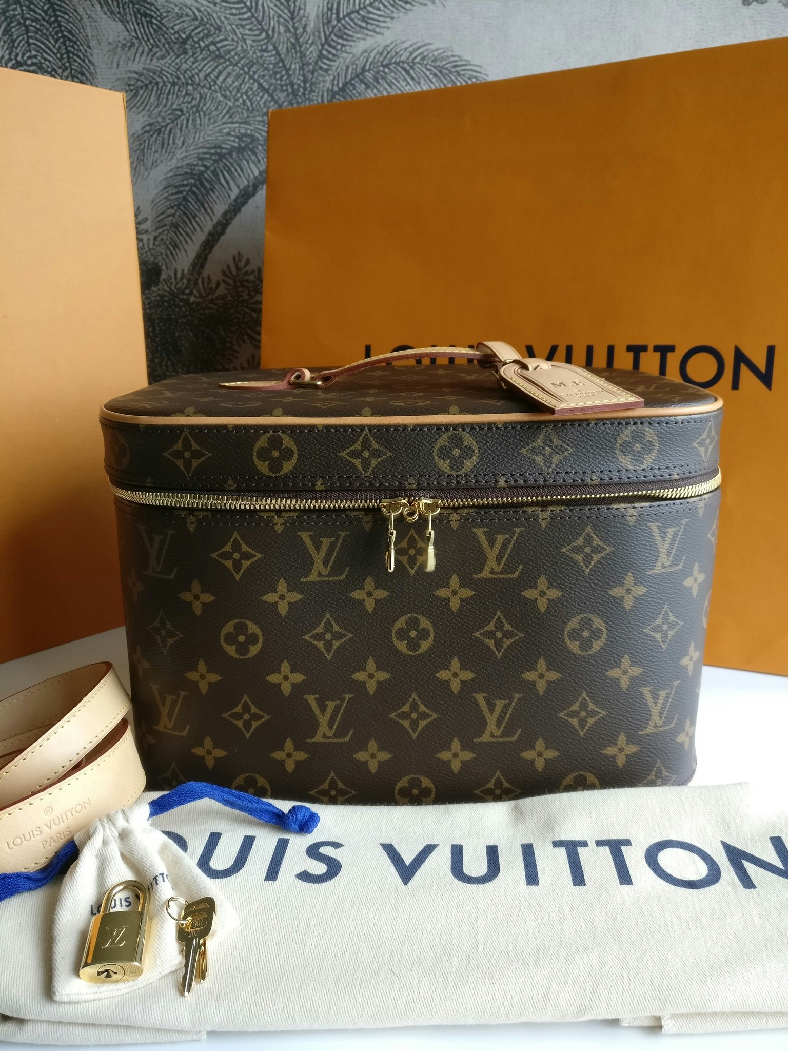 Louis Vuitton Nice Vanity