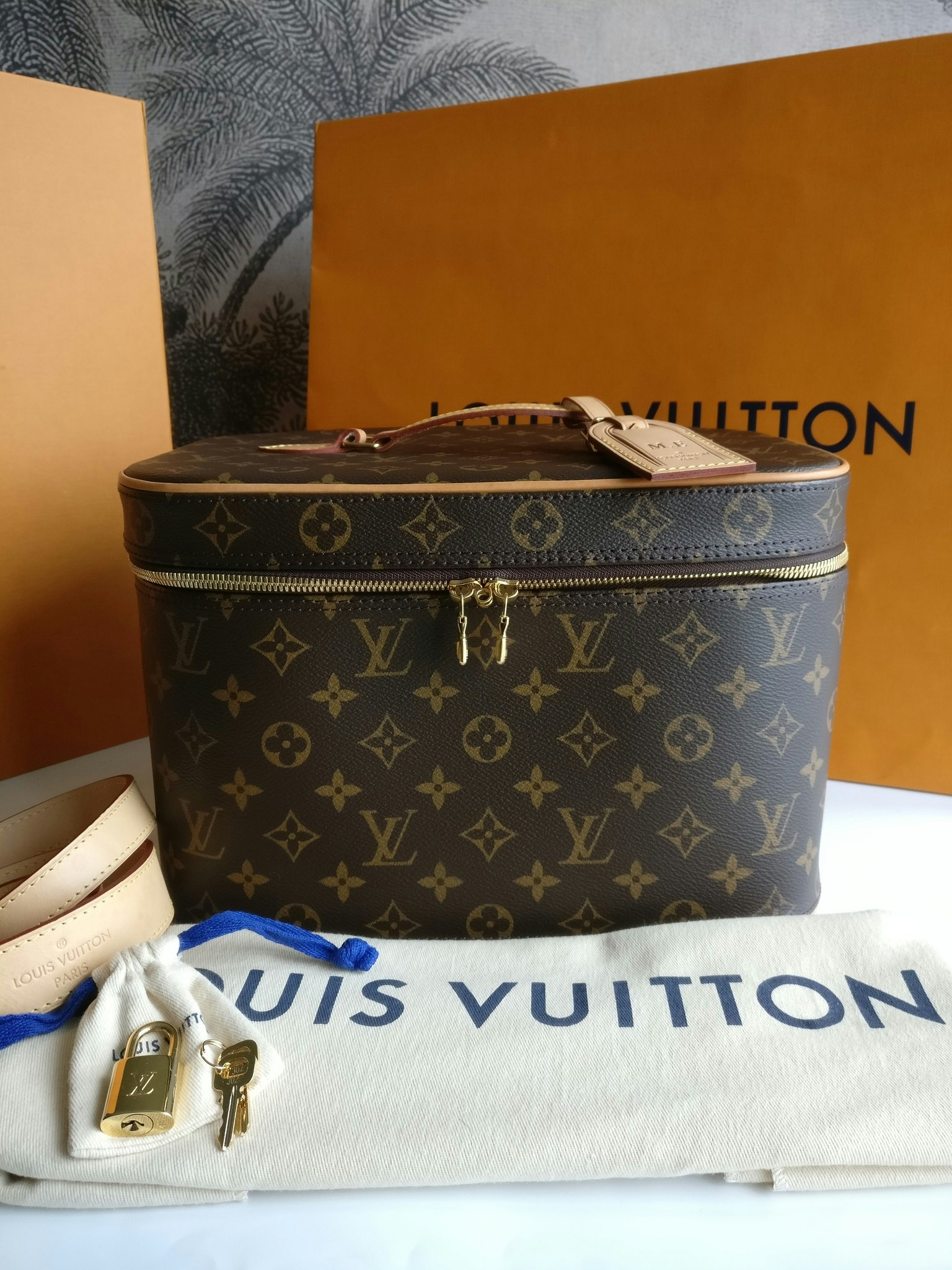 Louis Vuitton Nice Vanity