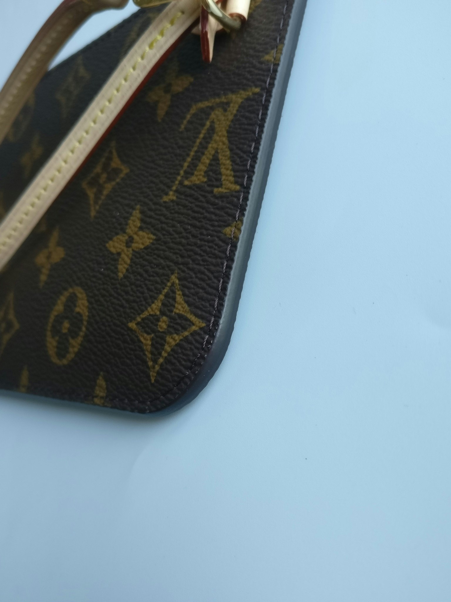 Louis Vuitton Neverfull PM pochette