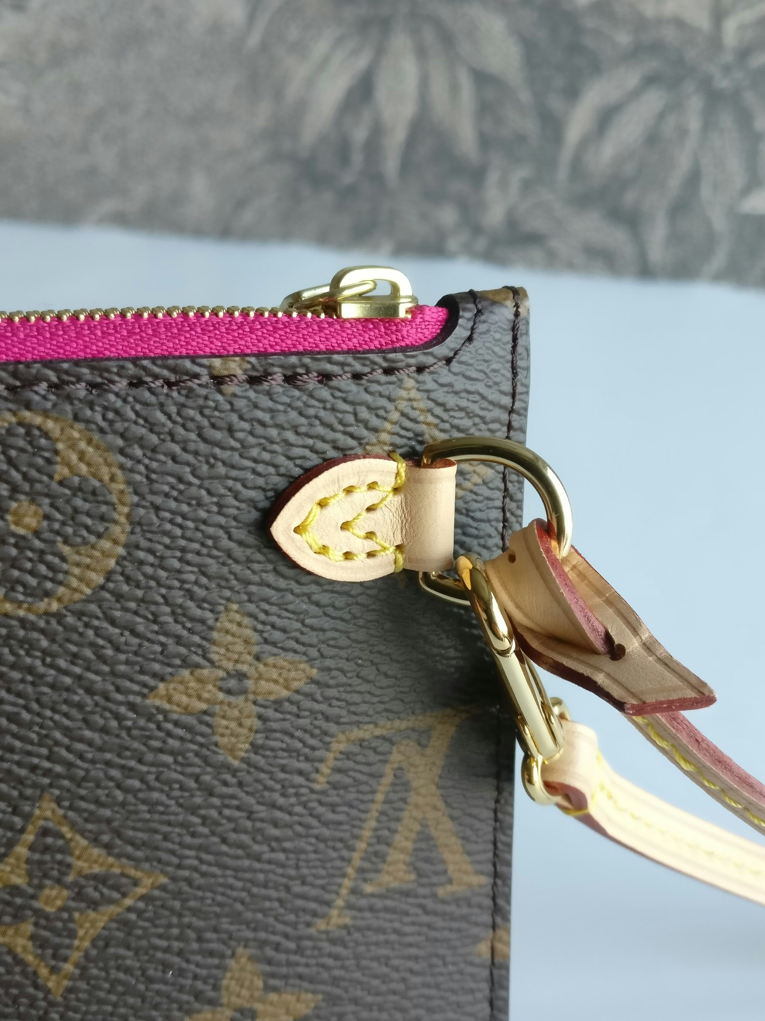 Louis Vuitton Neverfull PM pochette