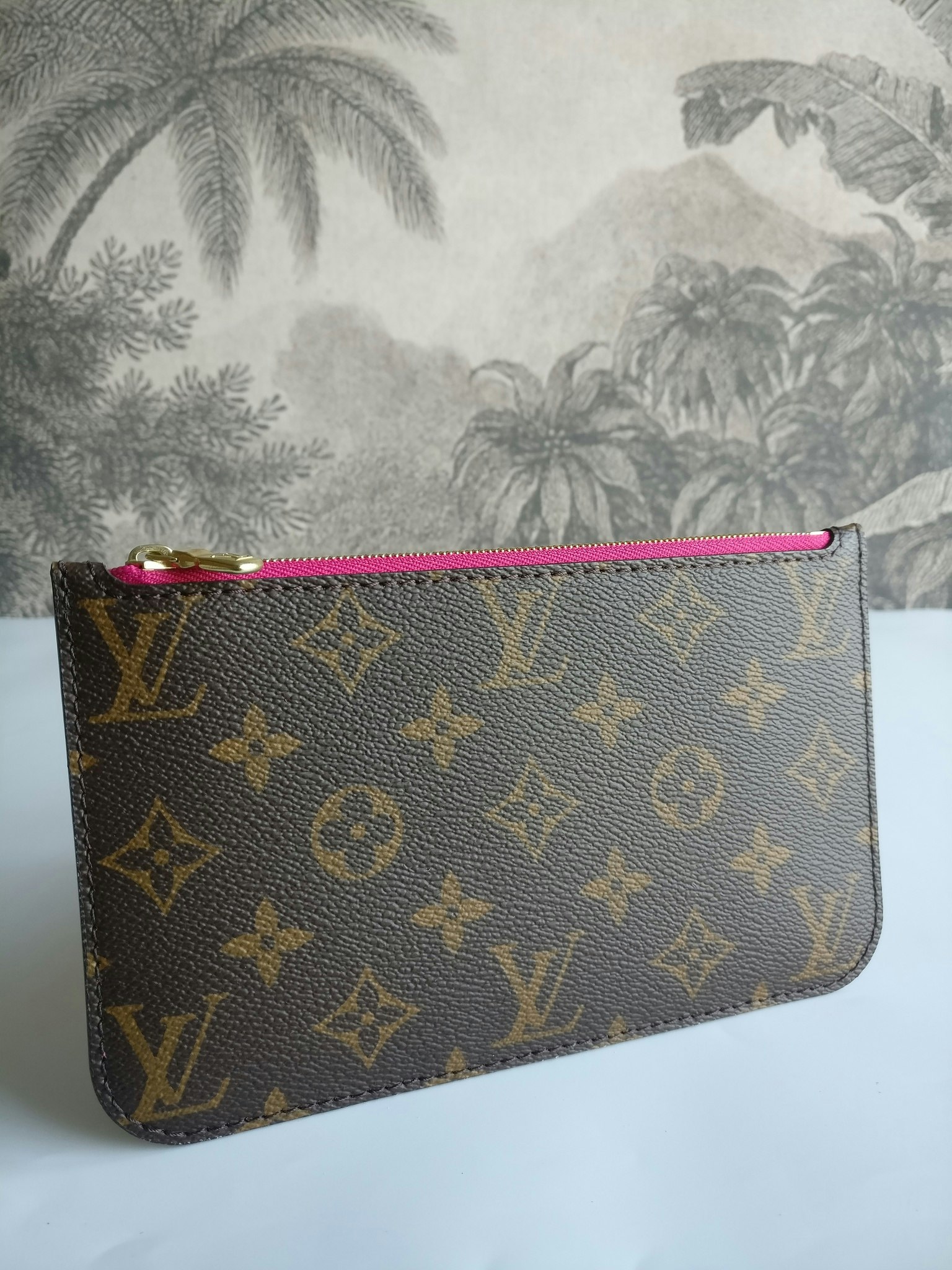 Louis Vuitton Neverfull PM pochette