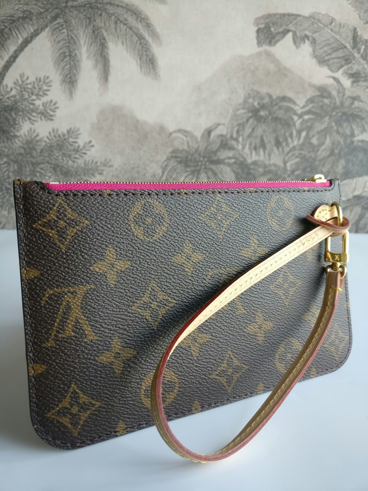 Louis Vuitton Neverfull PM pochette