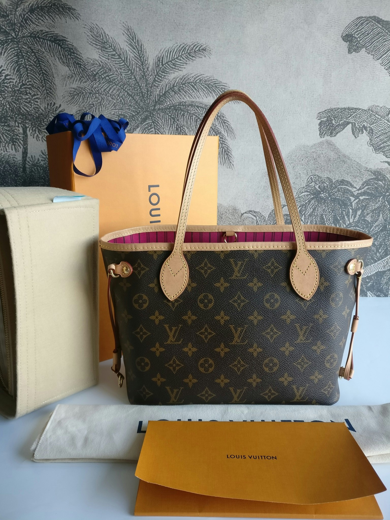 Louis Vuitton Neverfull PM