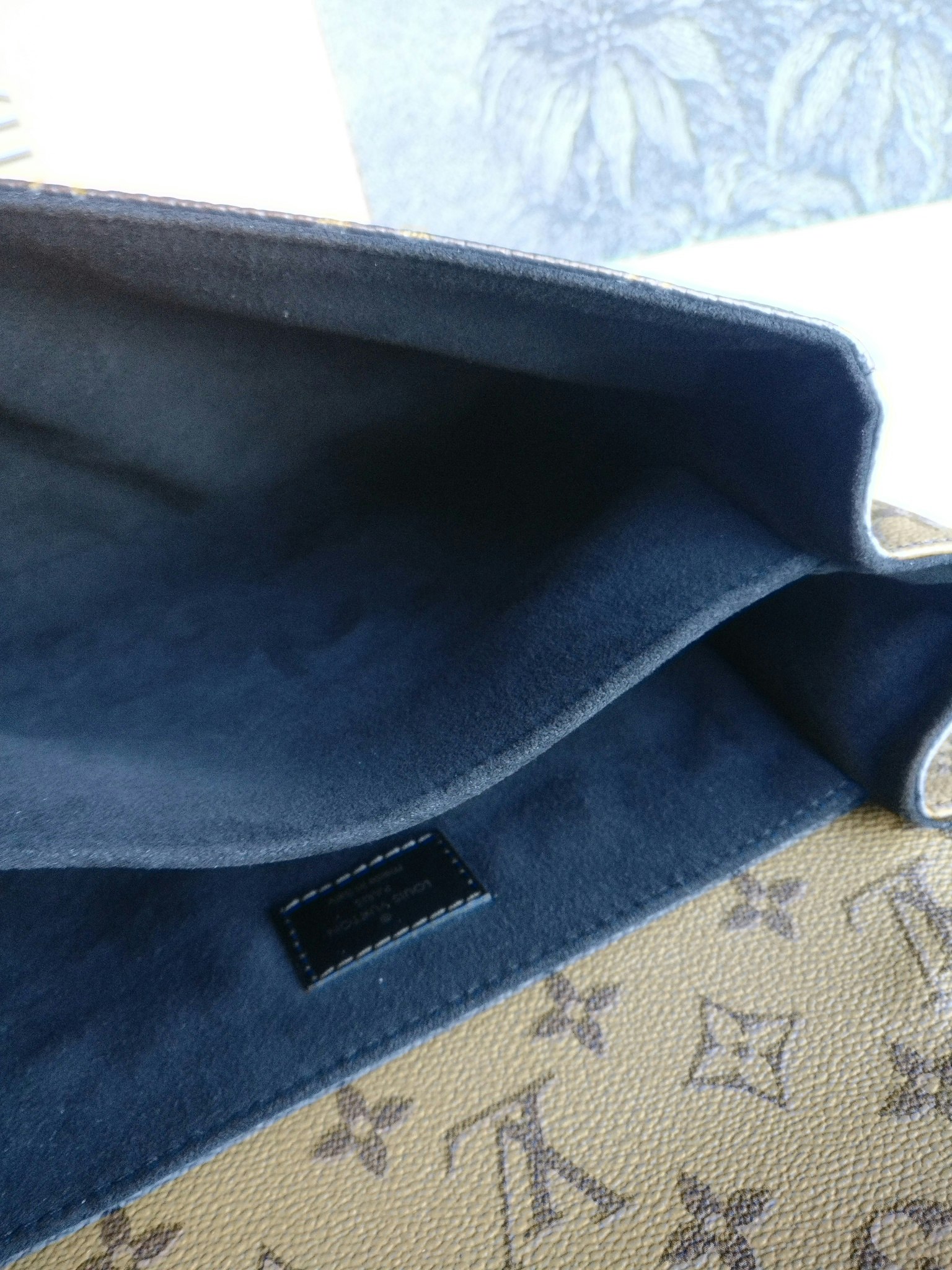 Louis Vuitton Pochette Metis Reverse Monogram