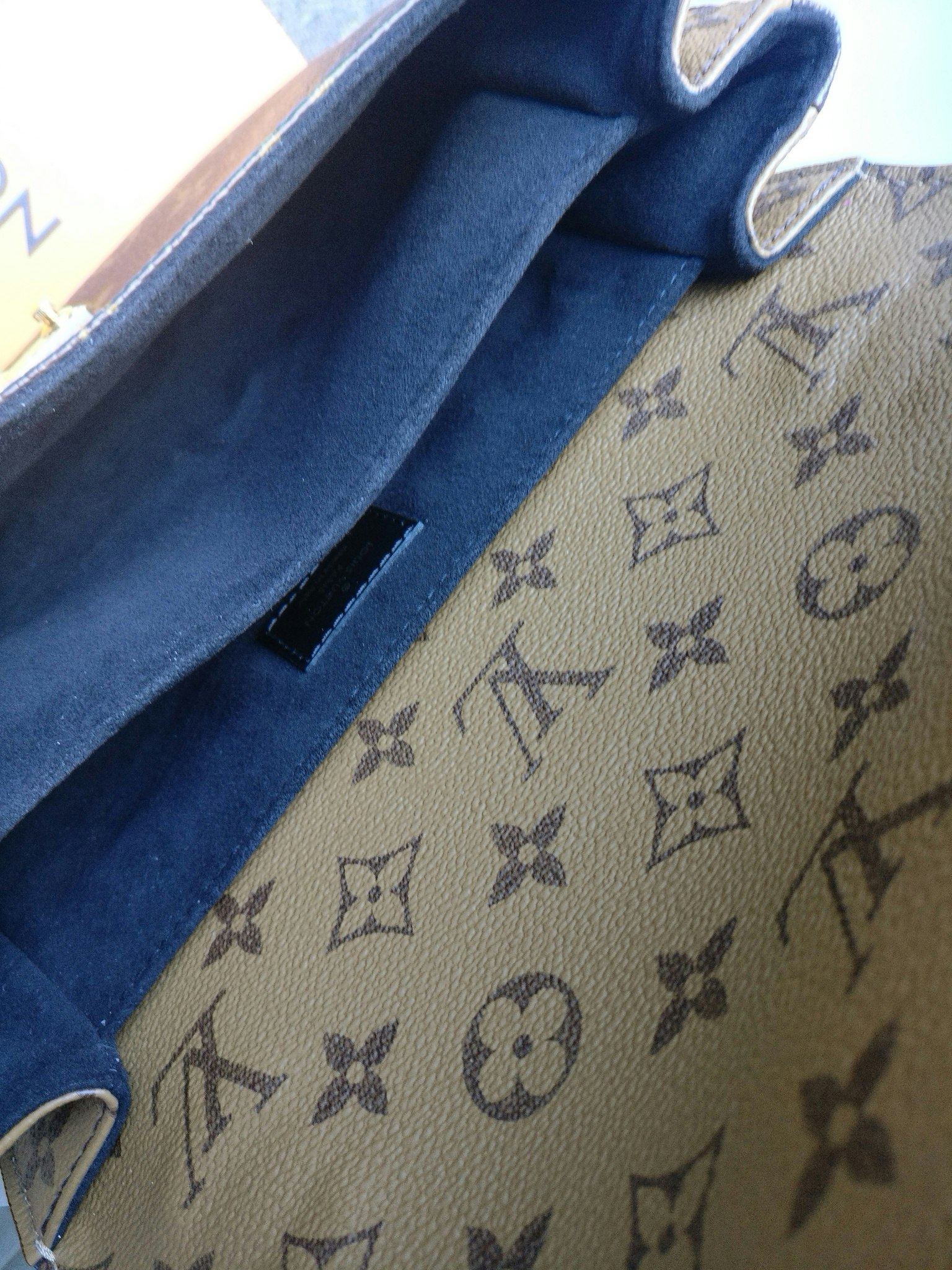 Louis Vuitton Pochette Metis Reverse Monogram