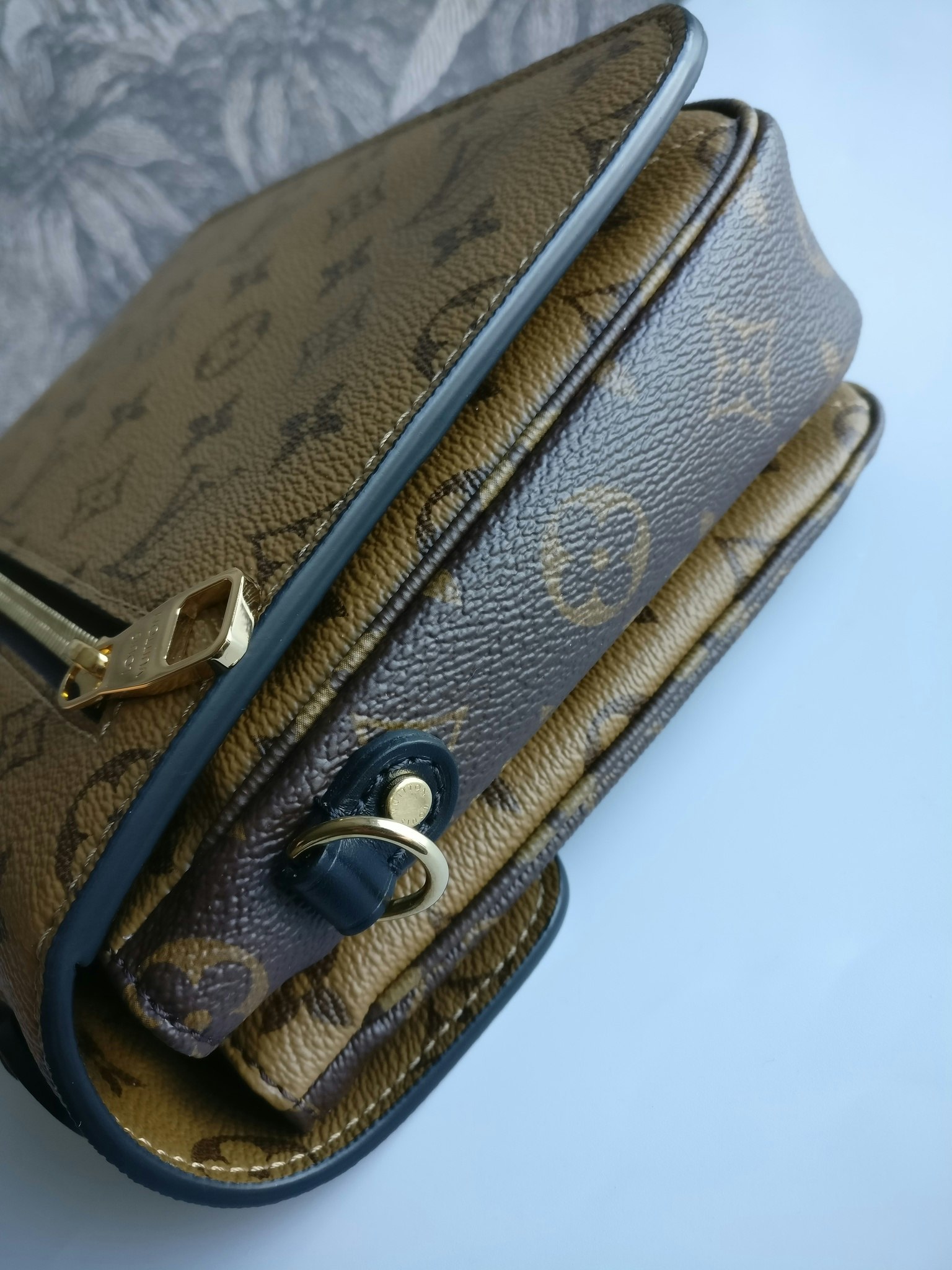 Louis Vuitton Pochette Metis Reverse Monogram