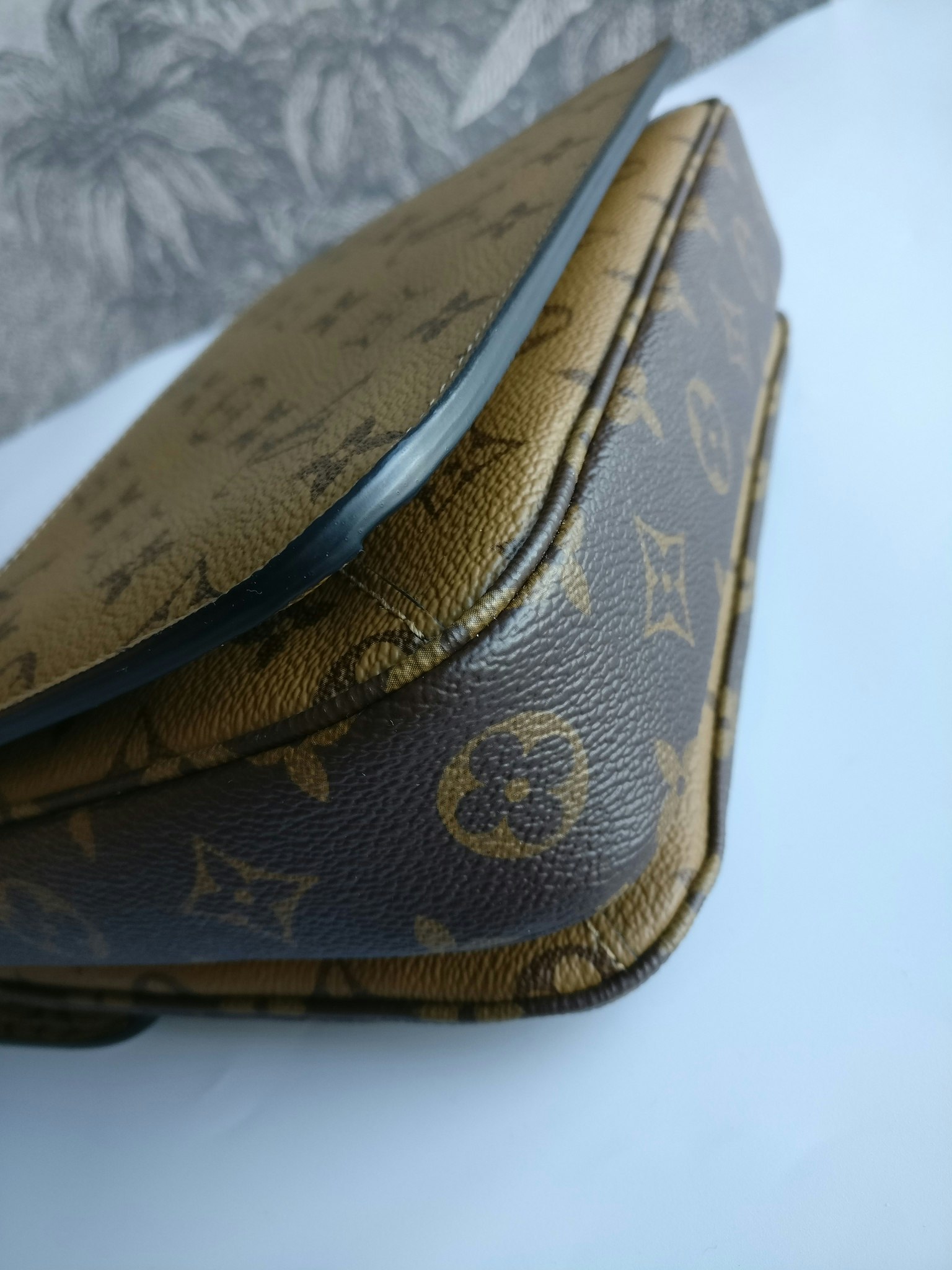 Louis Vuitton Pochette Metis Reverse Monogram