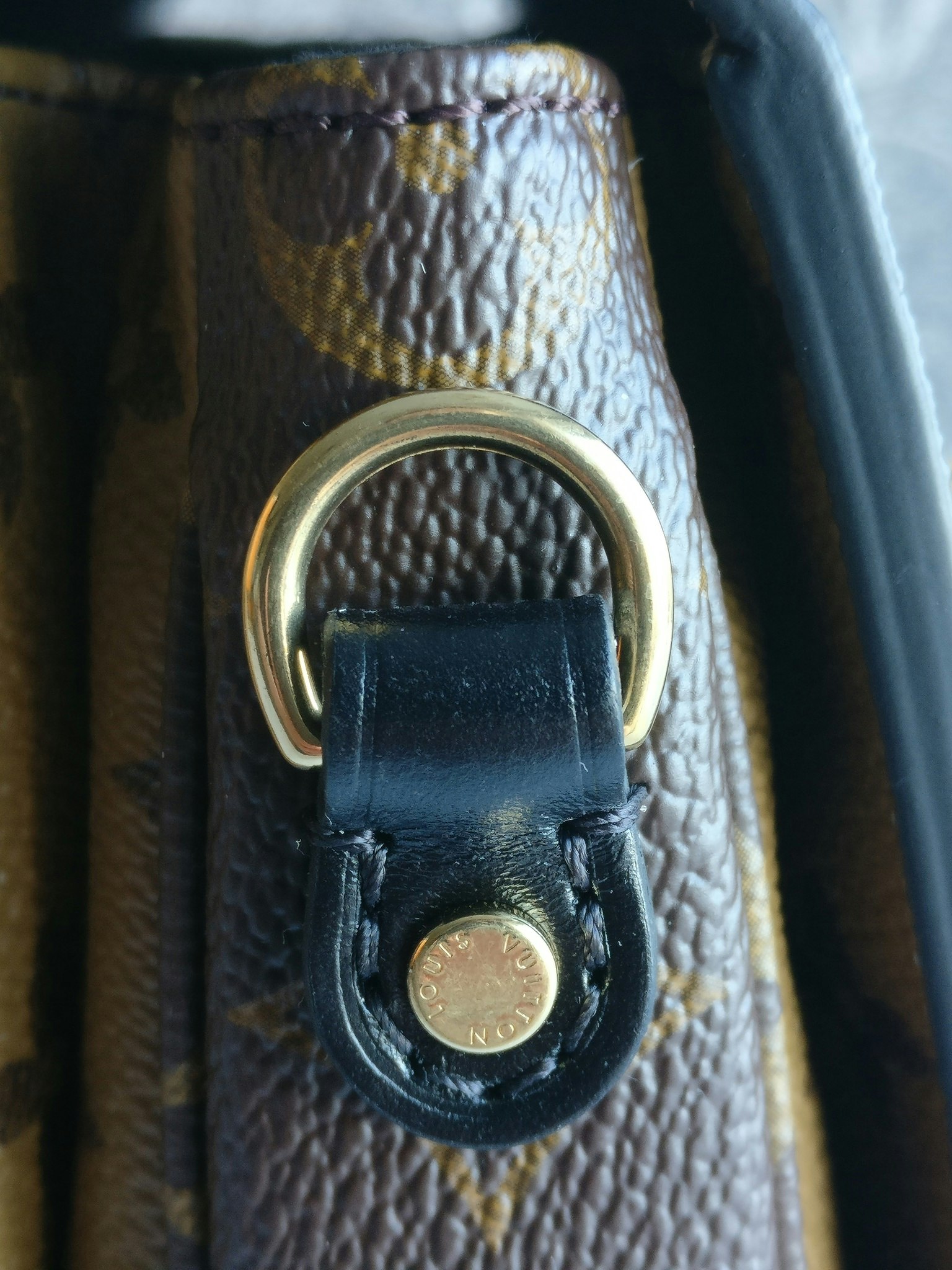 Louis Vuitton Pochette Metis Reverse Monogram