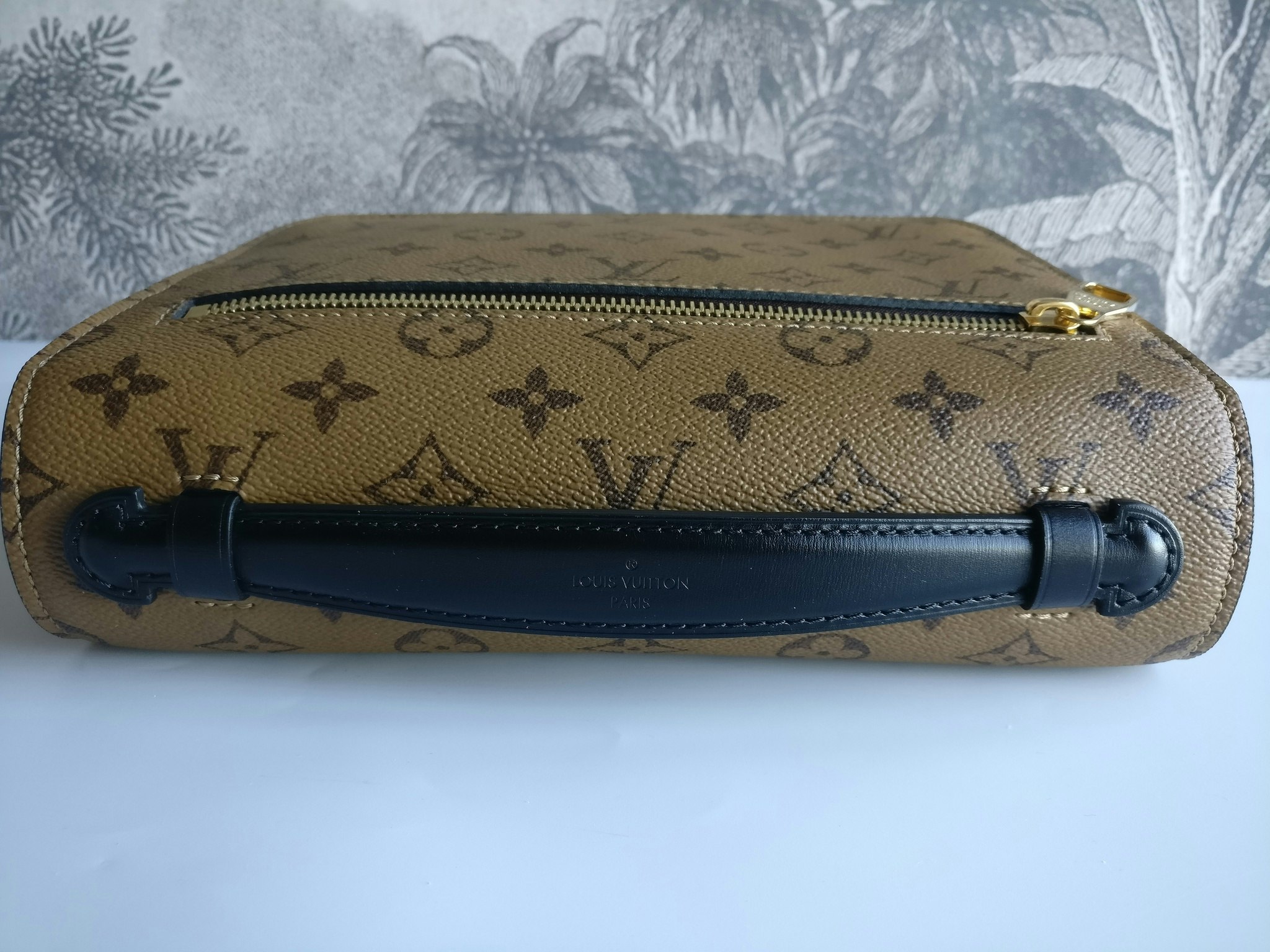 Louis Vuitton Pochette Metis Reverse Monogram