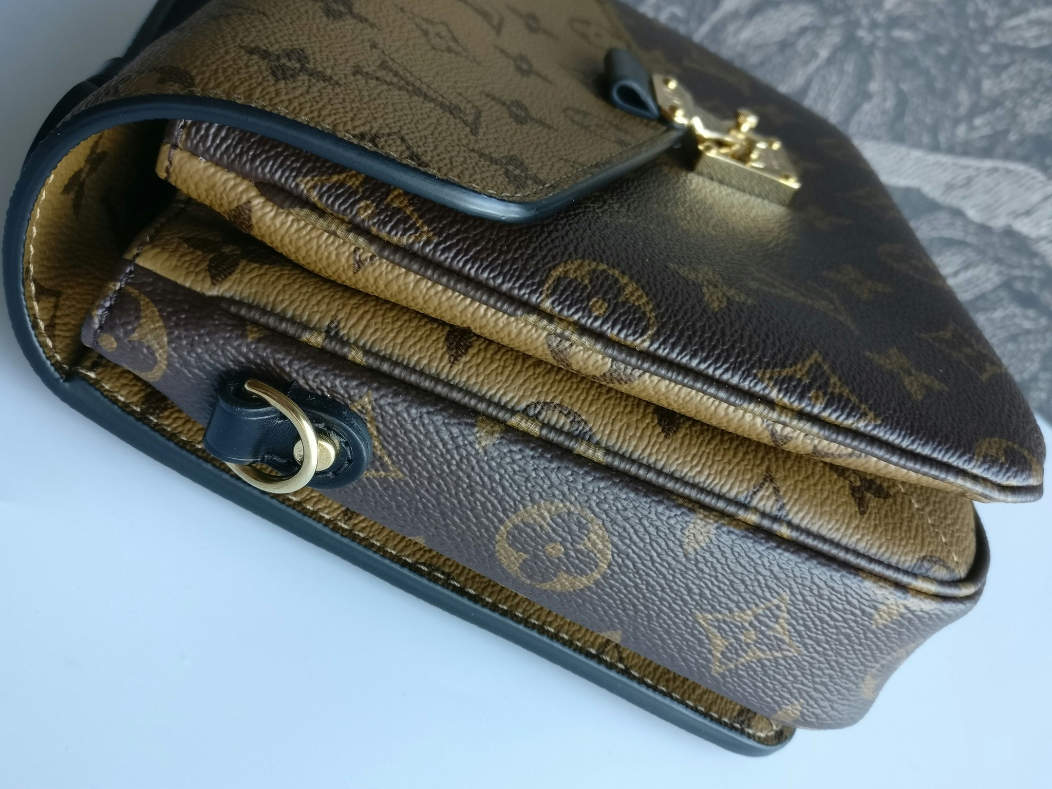 Louis Vuitton Pochette Metis Reverse Monogram