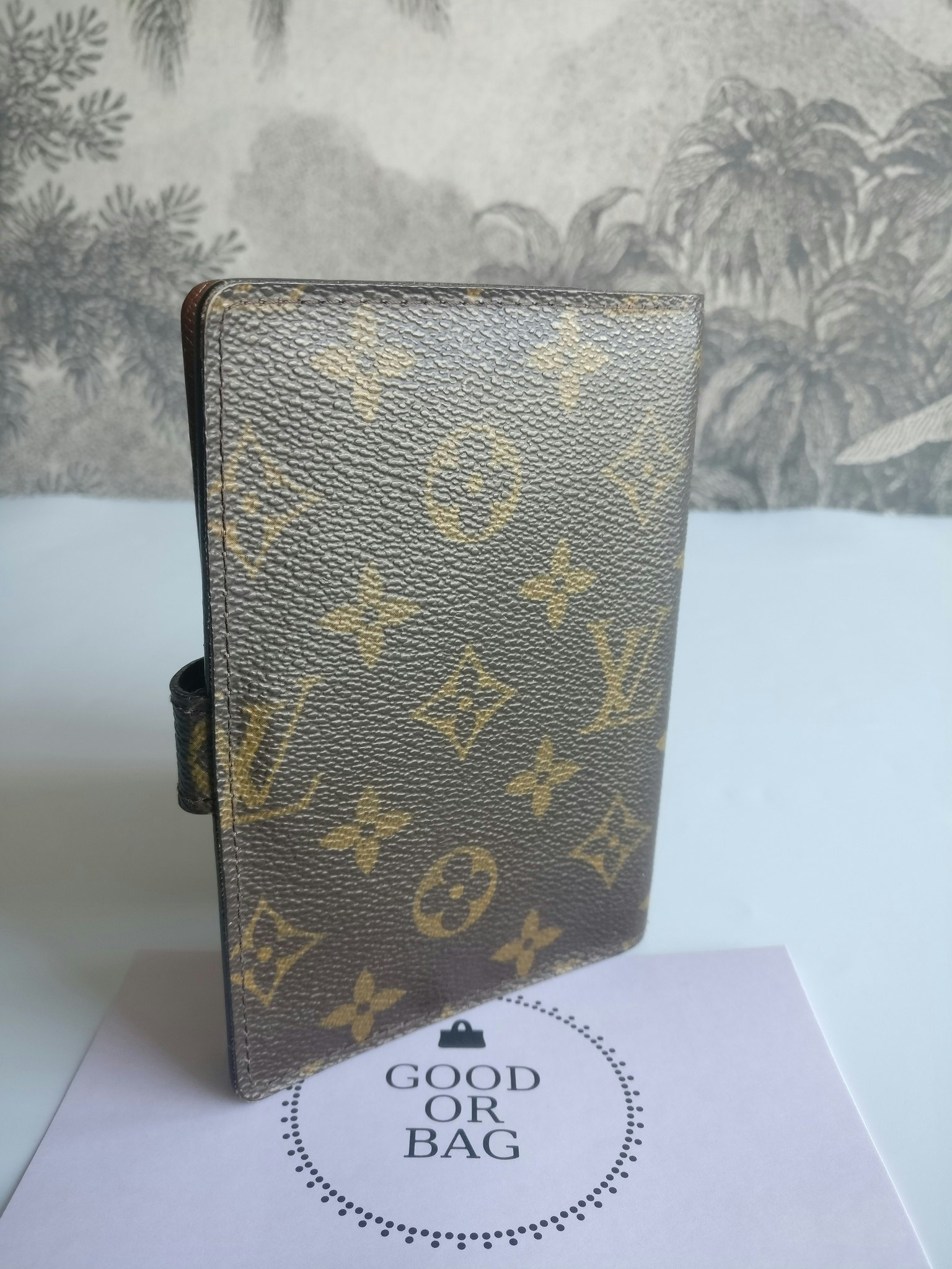 Louis Vuitton Small Ring Agenda Cover