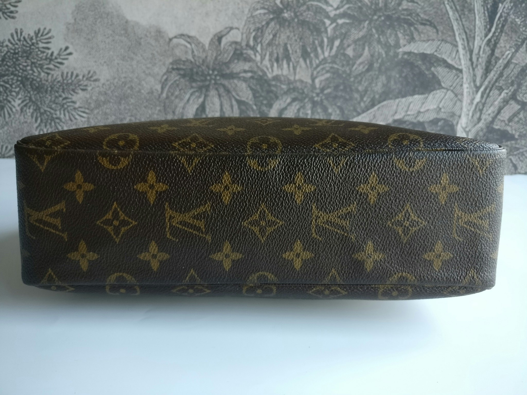 Louis Vuitton Trousse Toilette 28