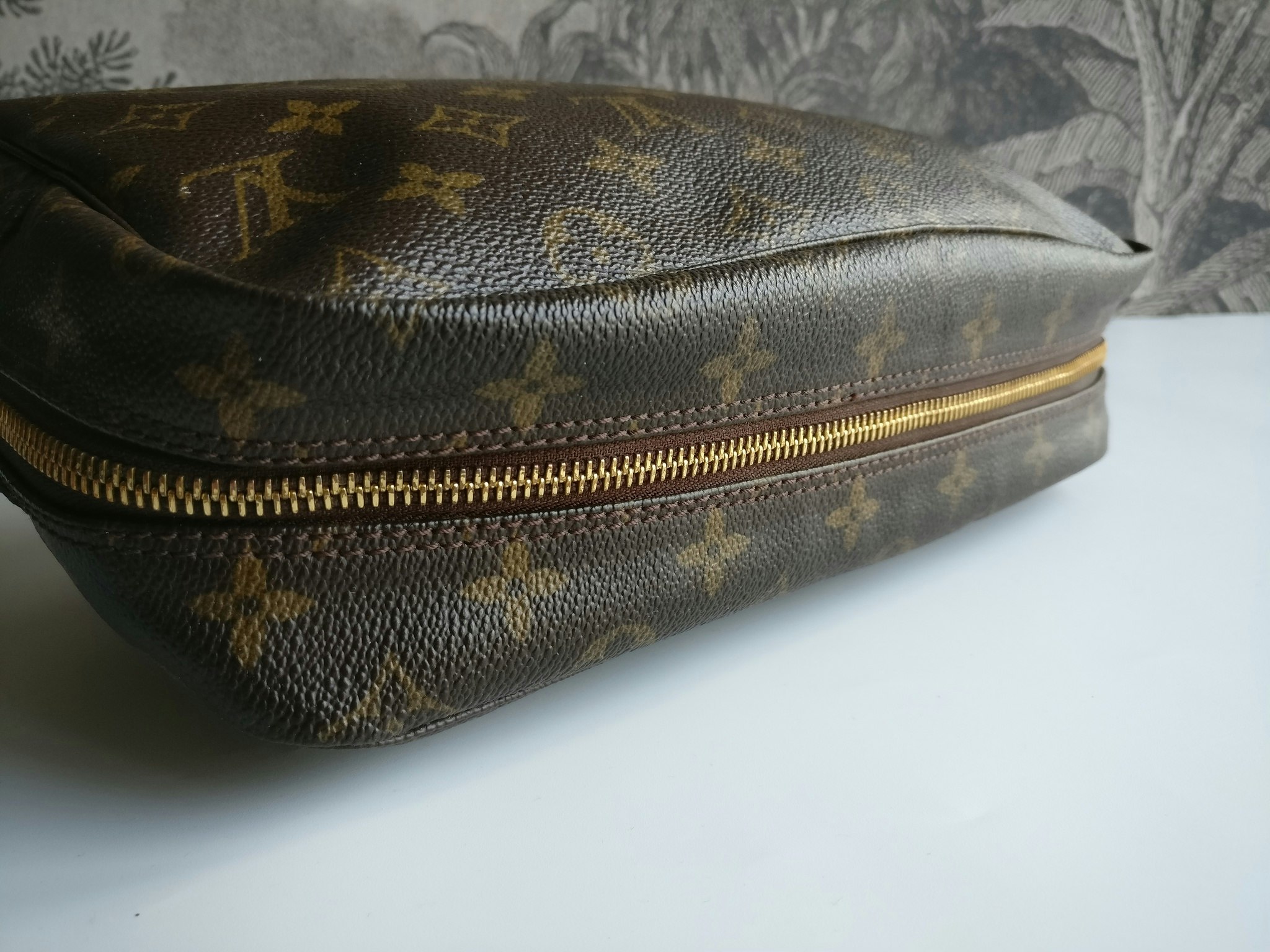 Louis Vuitton Trousse Toilette 28