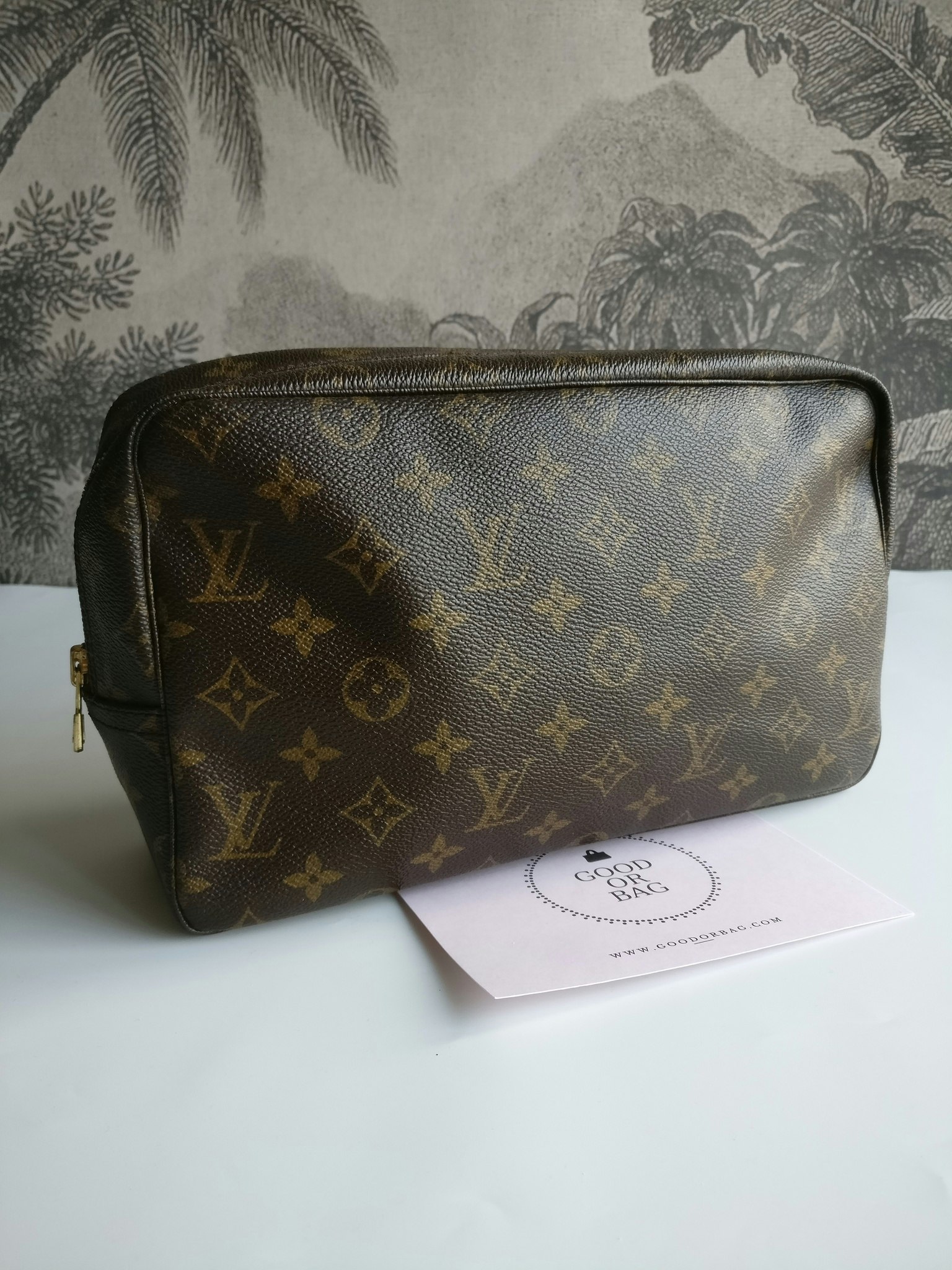 Louis Vuitton Trousse Toilette 28