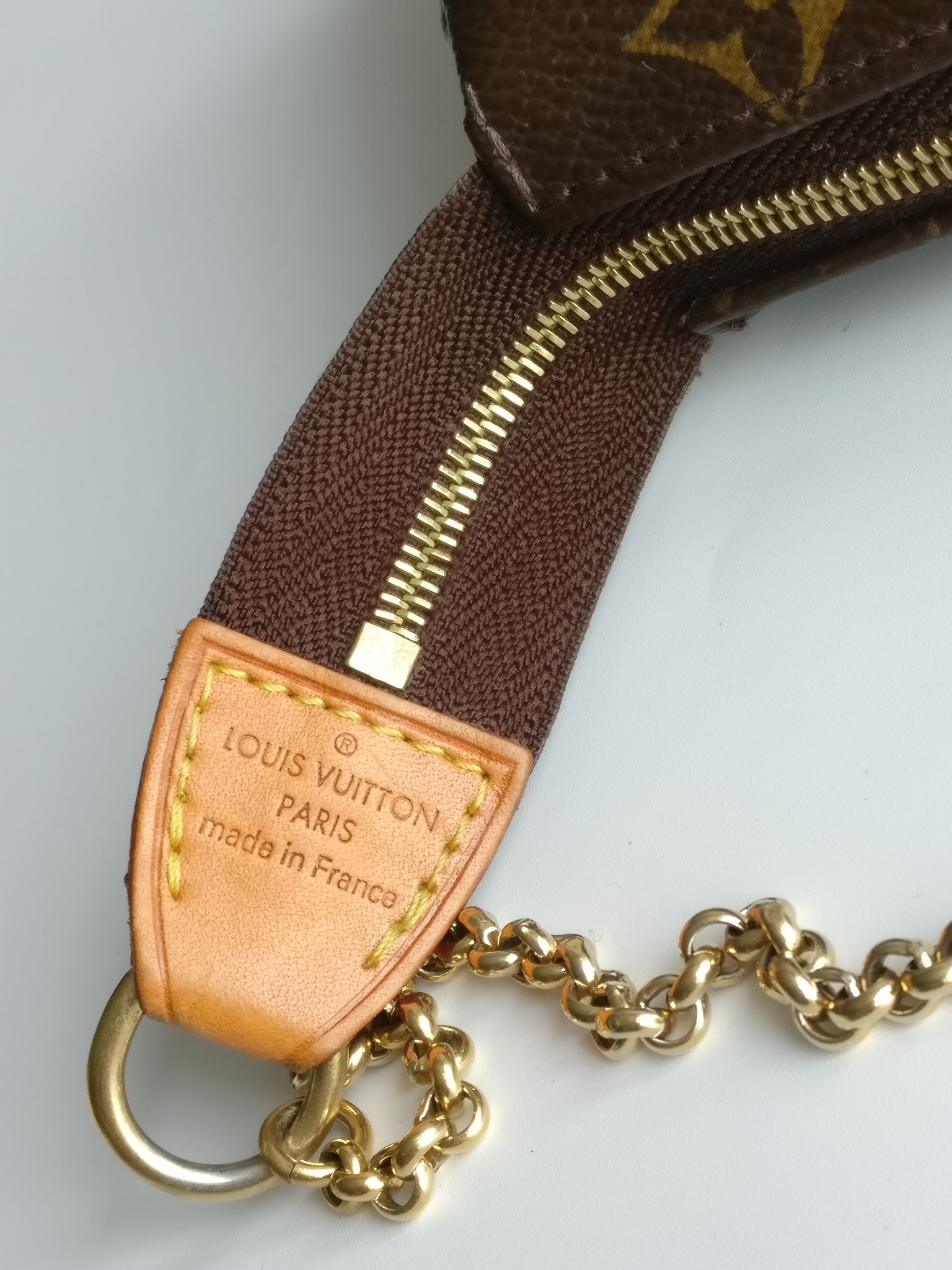 Louis Vuitton Eva with defect on zipper