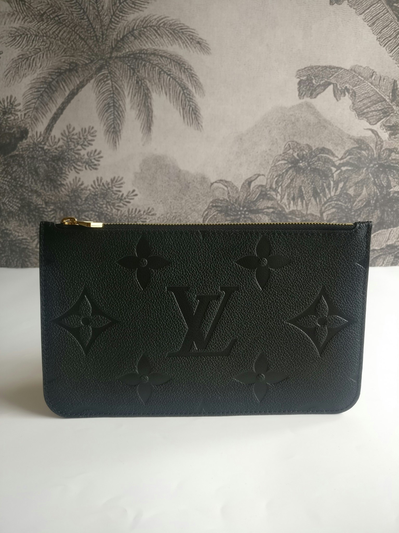 Louis Vuitton Neverfull empreinte clutch